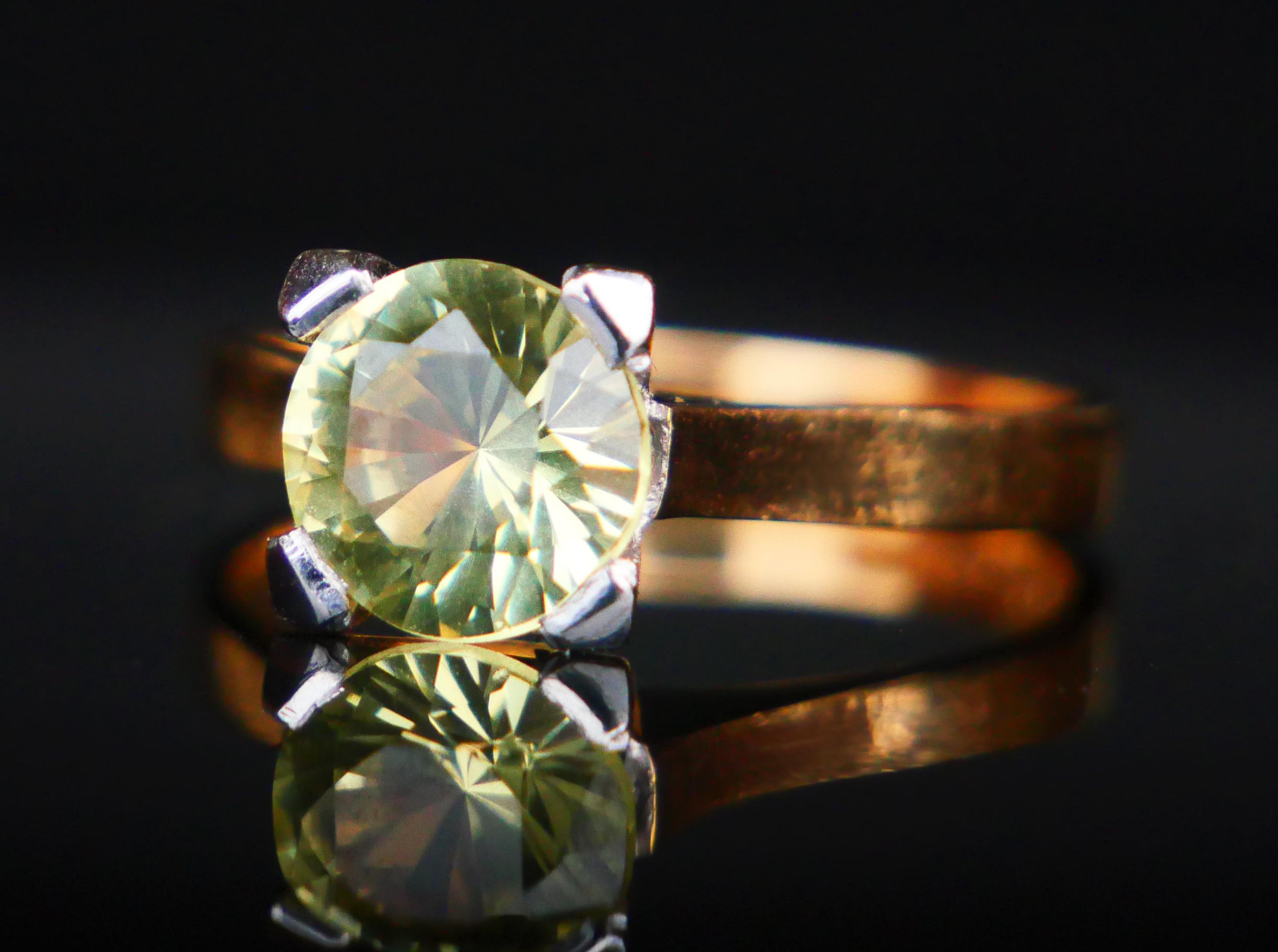 Brilliant Cut 1968 Ring natural 2.5ct Yellow - Green Sapphire solid 18k Gold Ø US 7.25 / 4.4gr For Sale