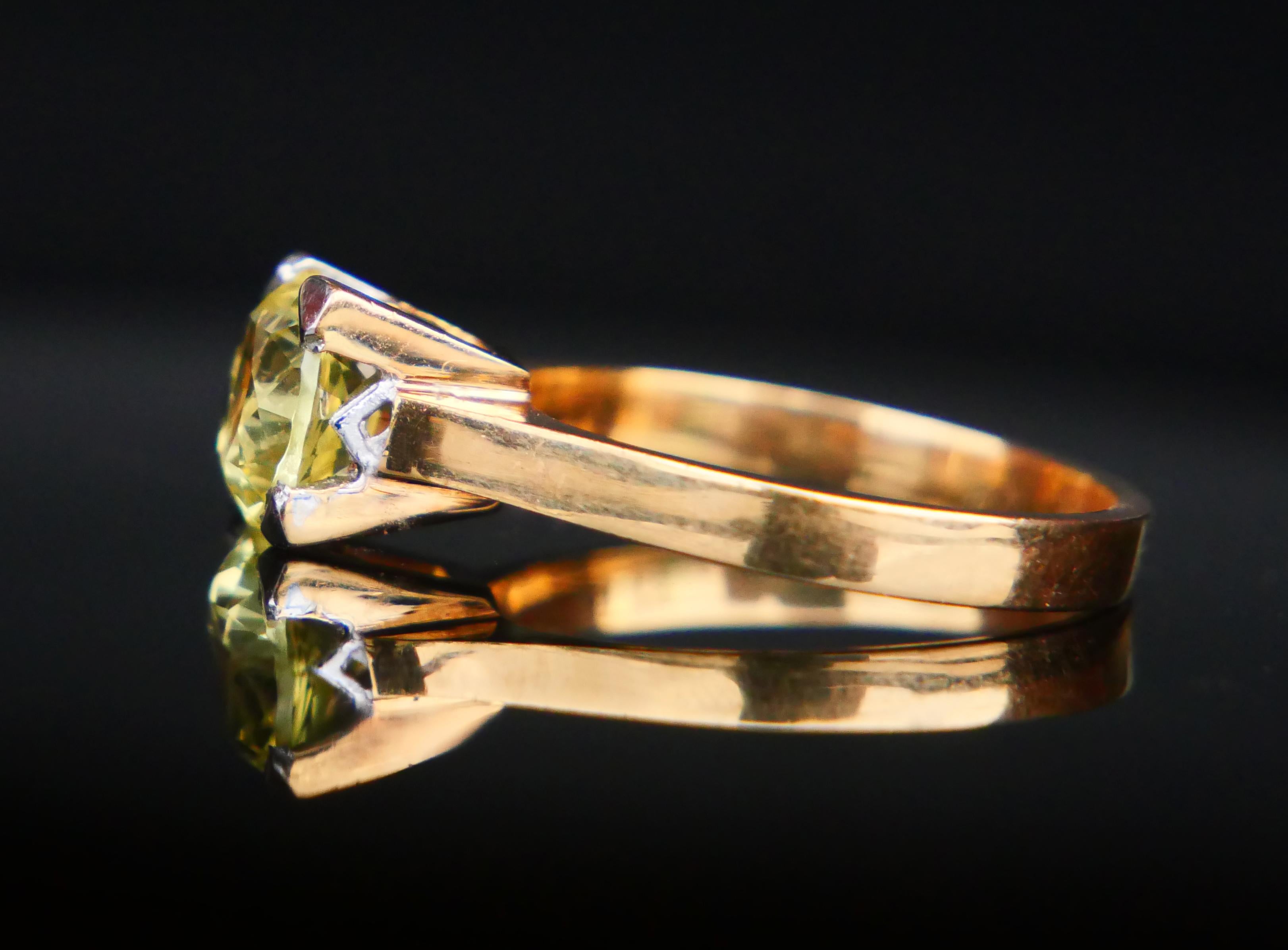 Women's 1968 Ring natural 2.5ct Yellow - Green Sapphire solid 18k Gold Ø US 7.25 / 4.4gr For Sale