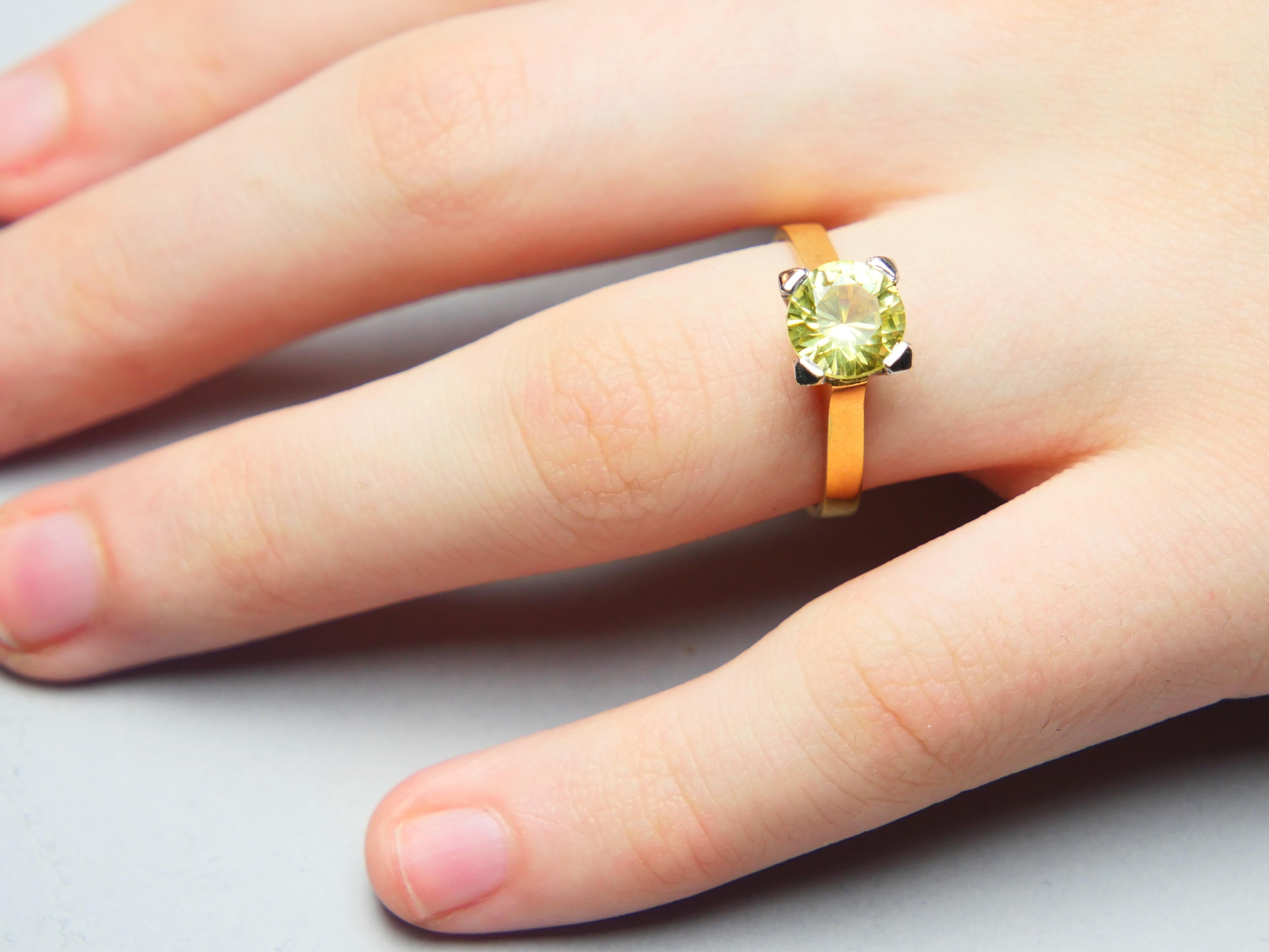 1968 Ring natural 2.5ct Yellow - Green Sapphire solid 18k Gold Ø US 7.25 / 4.4gr For Sale 2