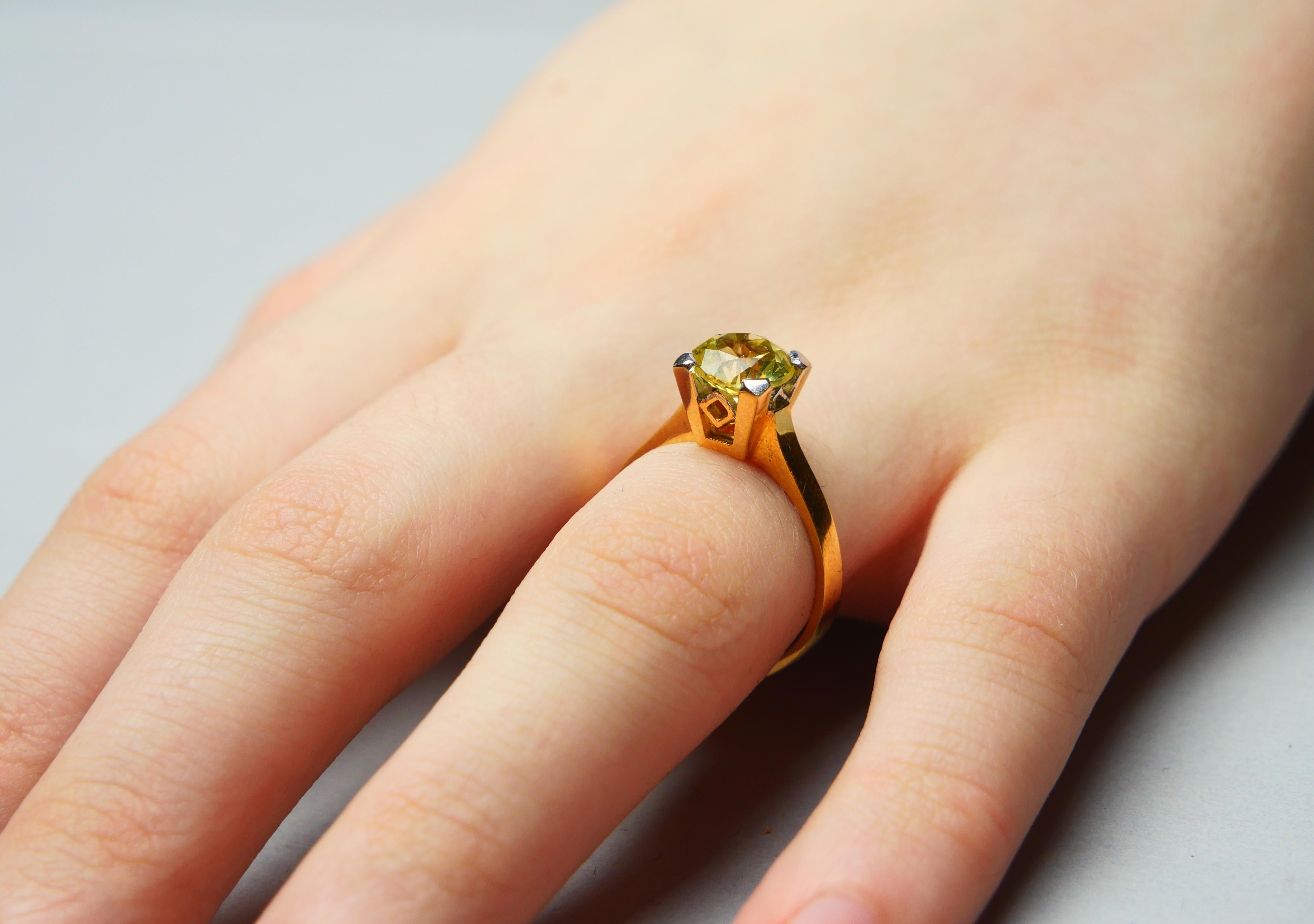 1968 Ring natural 2.5ct Yellow - Green Sapphire solid 18k Gold Ø US 7.25 / 4.4gr For Sale 4