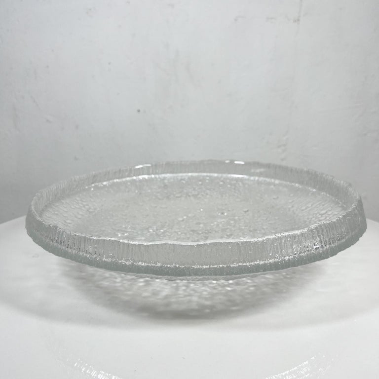 1968 Ultima Thule centerpiece footed glass art bowl by Tapio Wirkkala for Iittala Finland
Measures: 14.5 diameter x 3.25 height.
Preowned original vintage condition.
See images provided.

