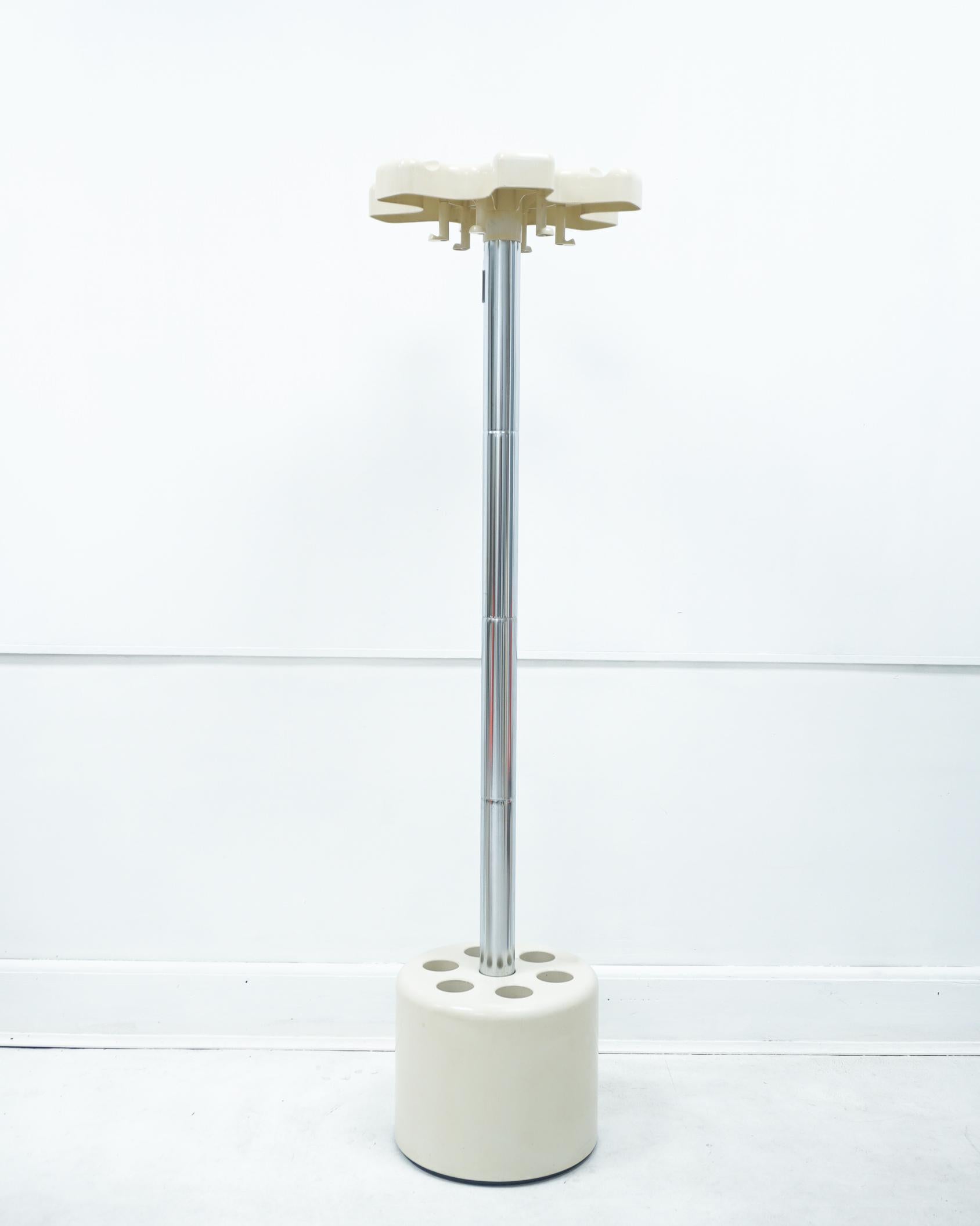 1968 Velca Valet Stand, VIP Model, Designed by Paolo Orlandini and Roberto Lucci For Sale 9