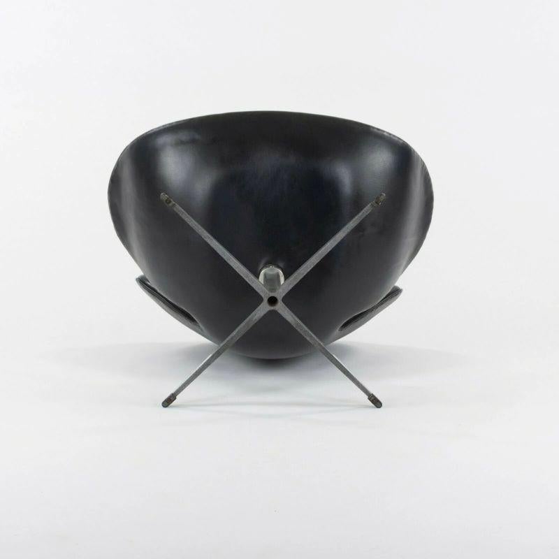 1968 Vintage Arne Jacobsen Swan Chair by Fritz Hansen of Denmark Black Leather For Sale 3