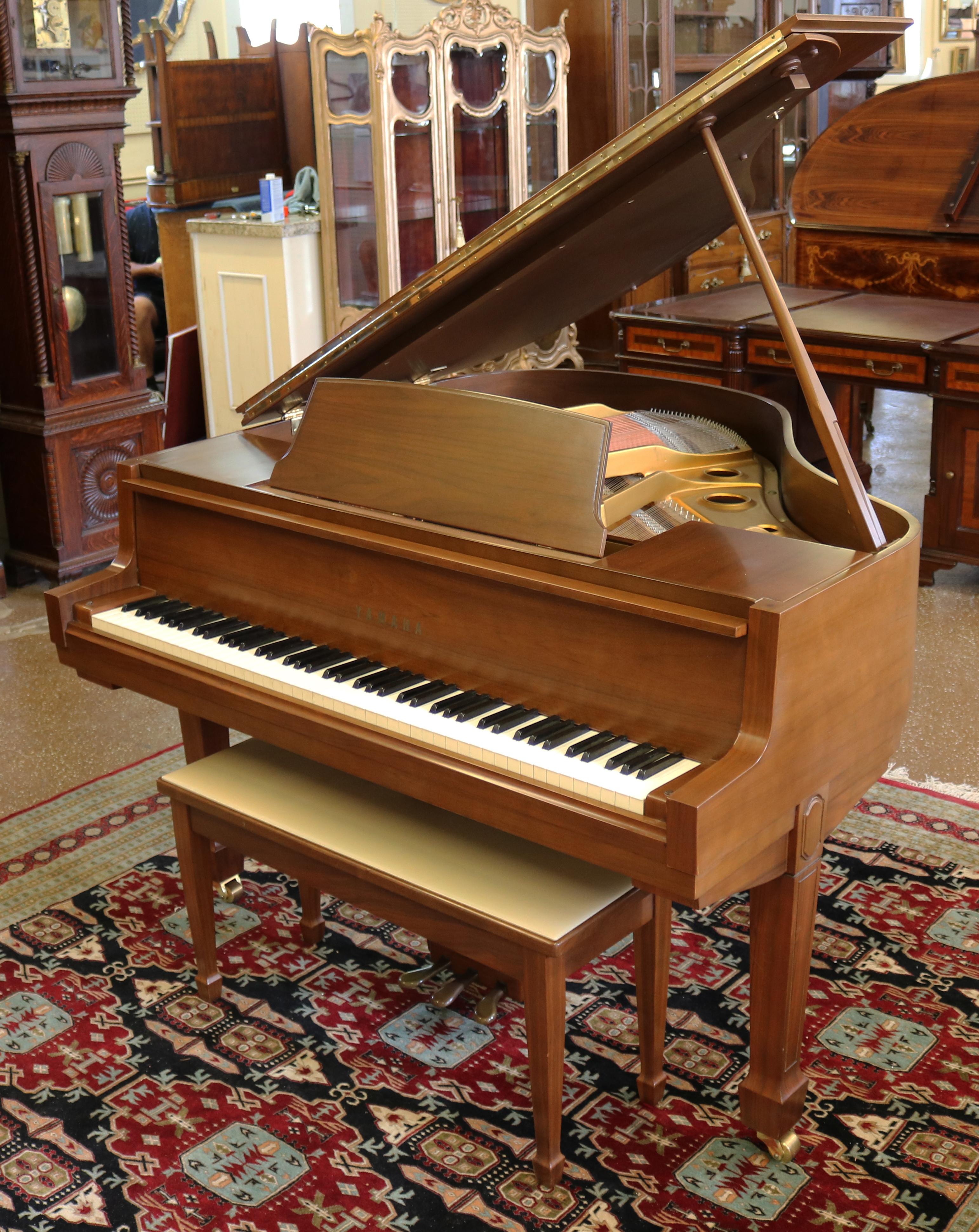 1968 Walnut Yamaha G0 Baby Grand Piano Excellent Soundboard For Sale 2