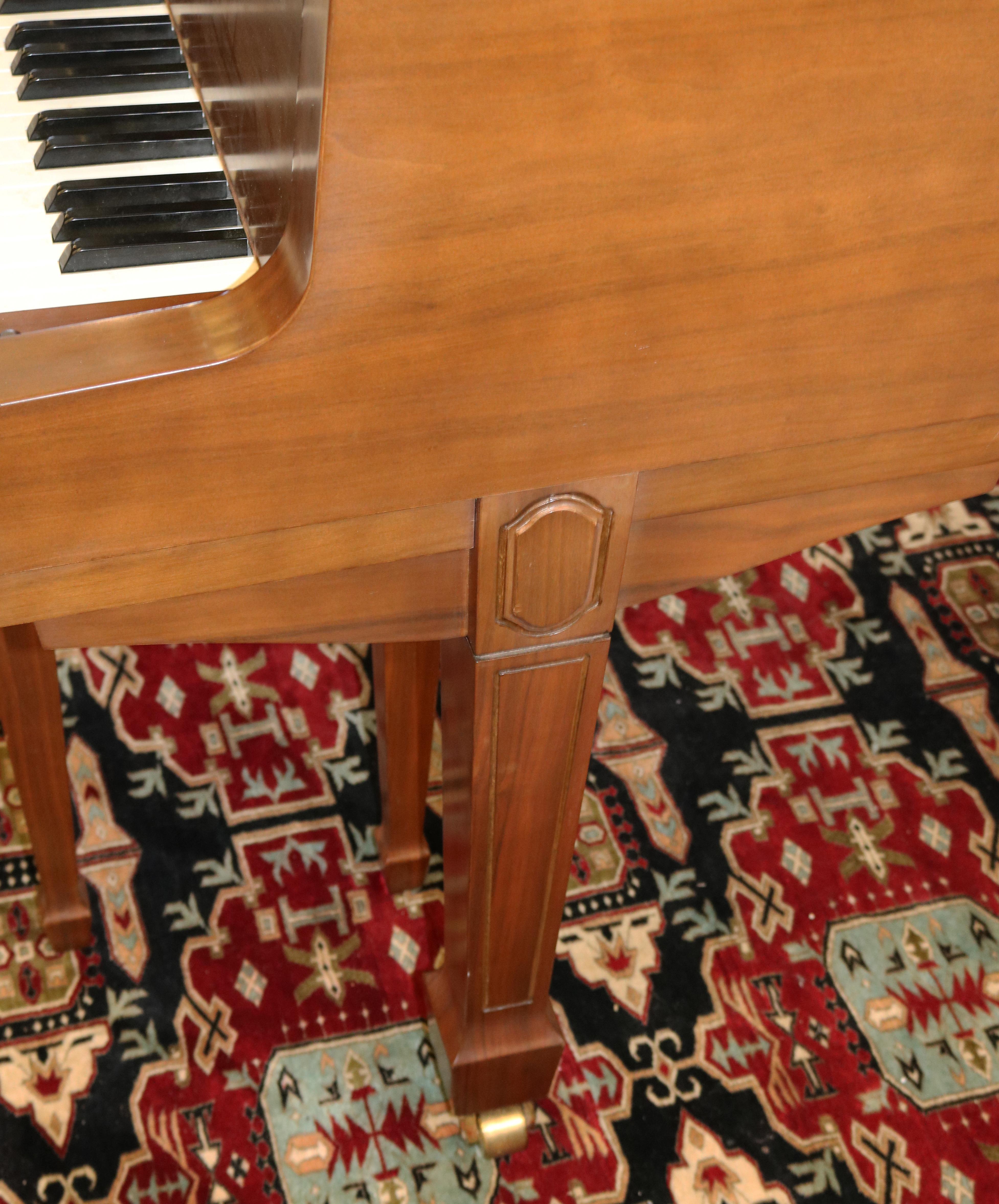 1968 Noyer Yamaha G0 Baby Grand Piano Excellente Table d'harmonie en vente 8