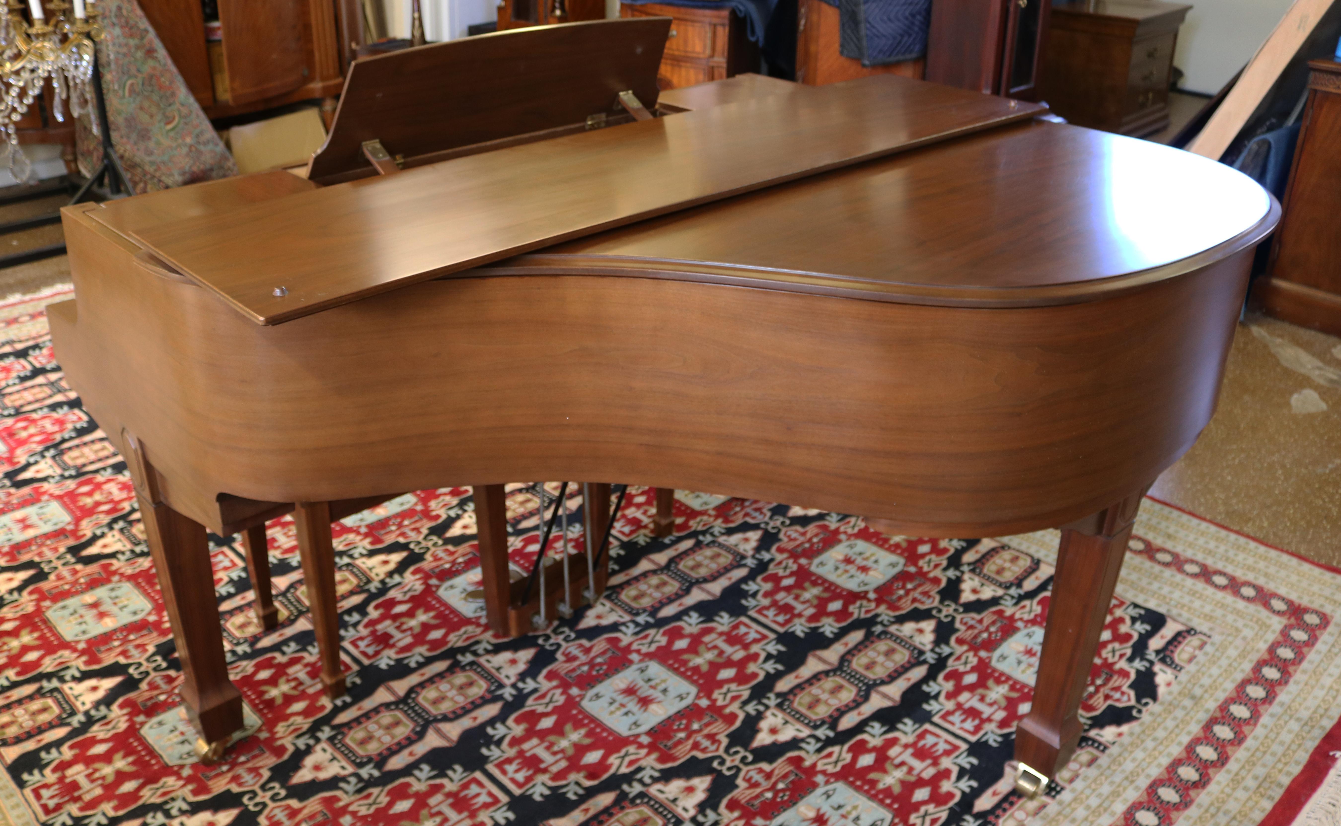 1968 Noyer Yamaha G0 Baby Grand Piano Excellente Table d'harmonie en vente 10