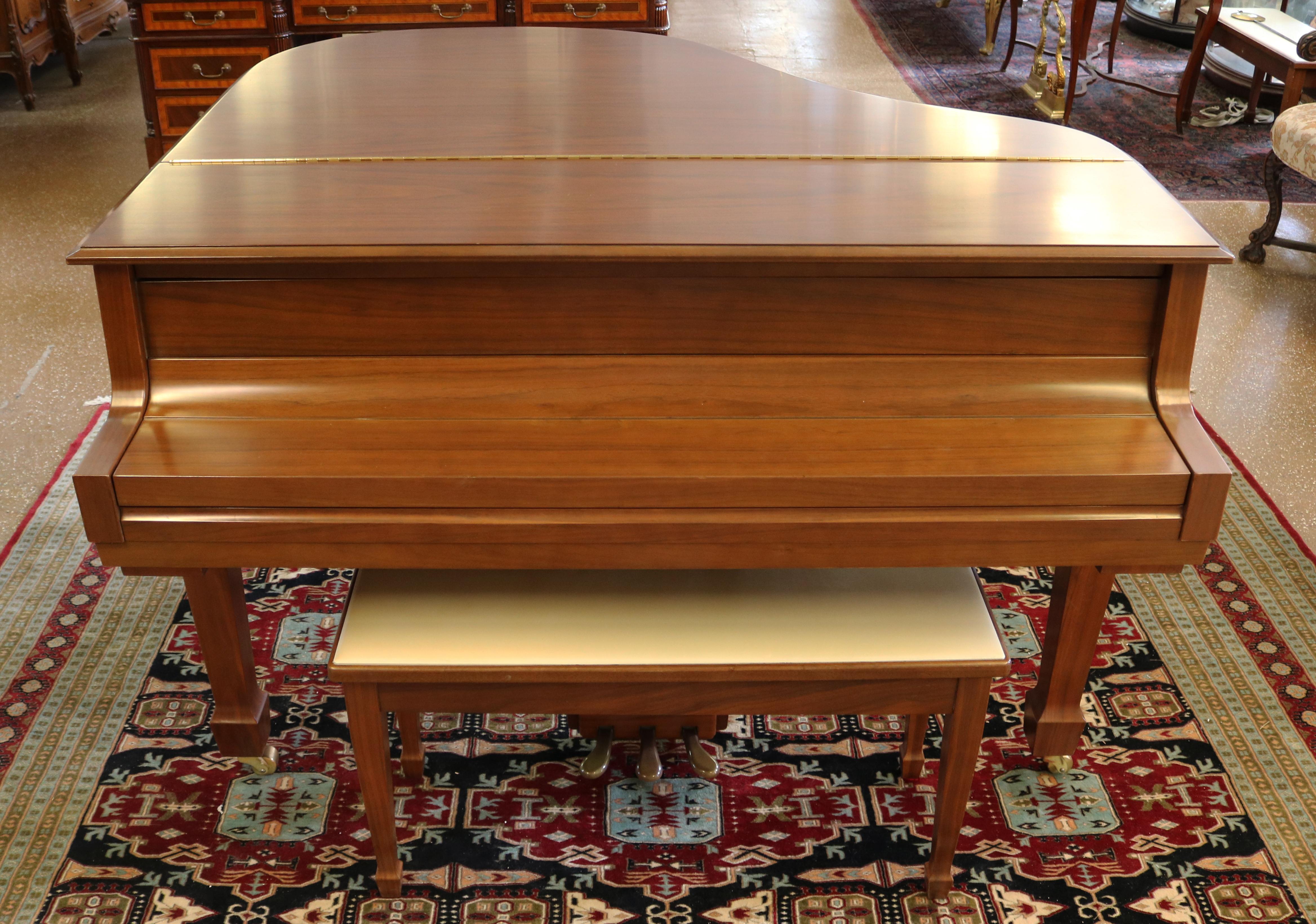 1968 Noyer Yamaha G0 Baby Grand Piano Excellente Table d'harmonie en vente 2