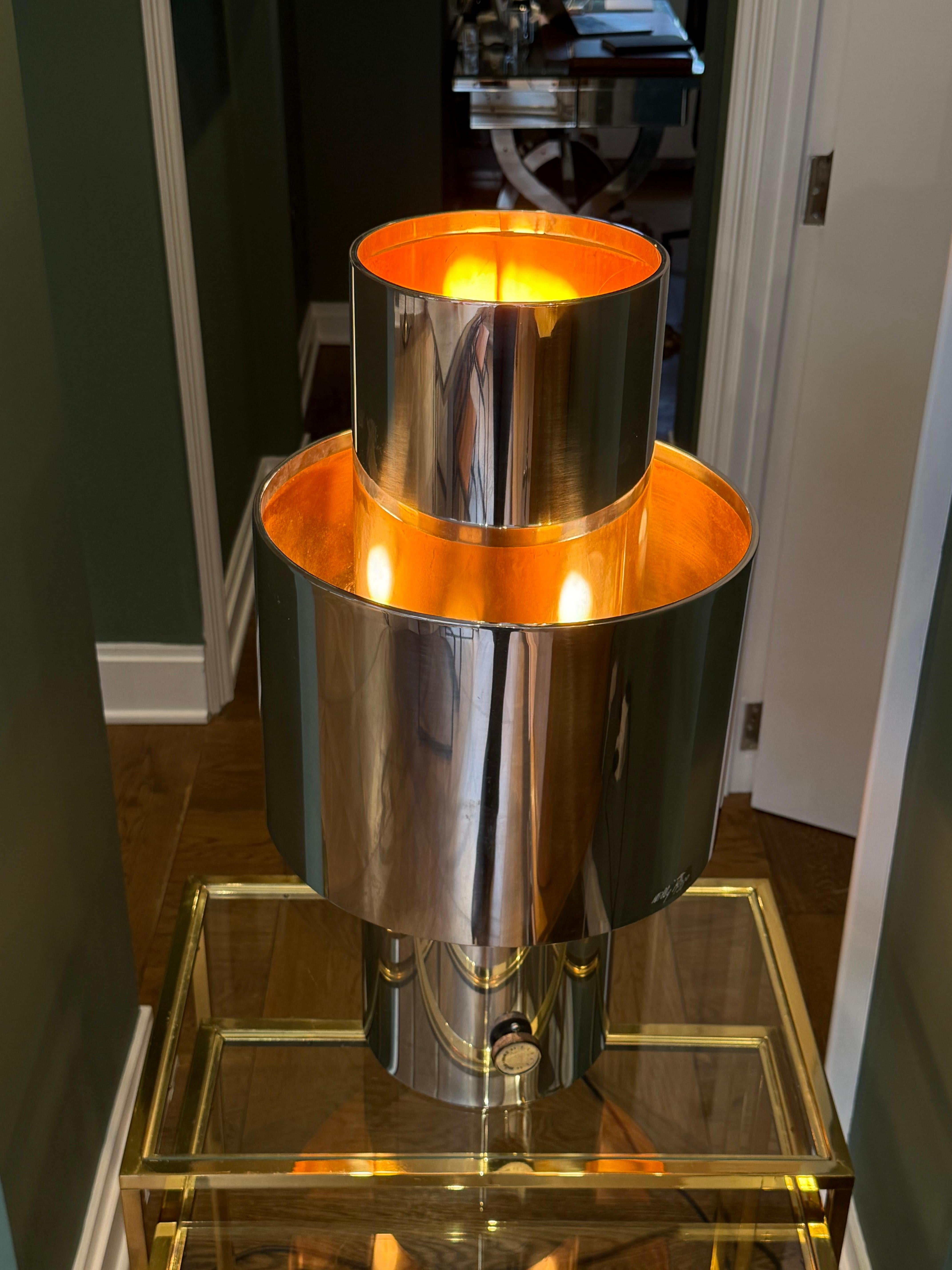 Mid-Century moderno 1968 Willy Rizzo Love Lampada da tavolo in acciaio color rame argento in vendita