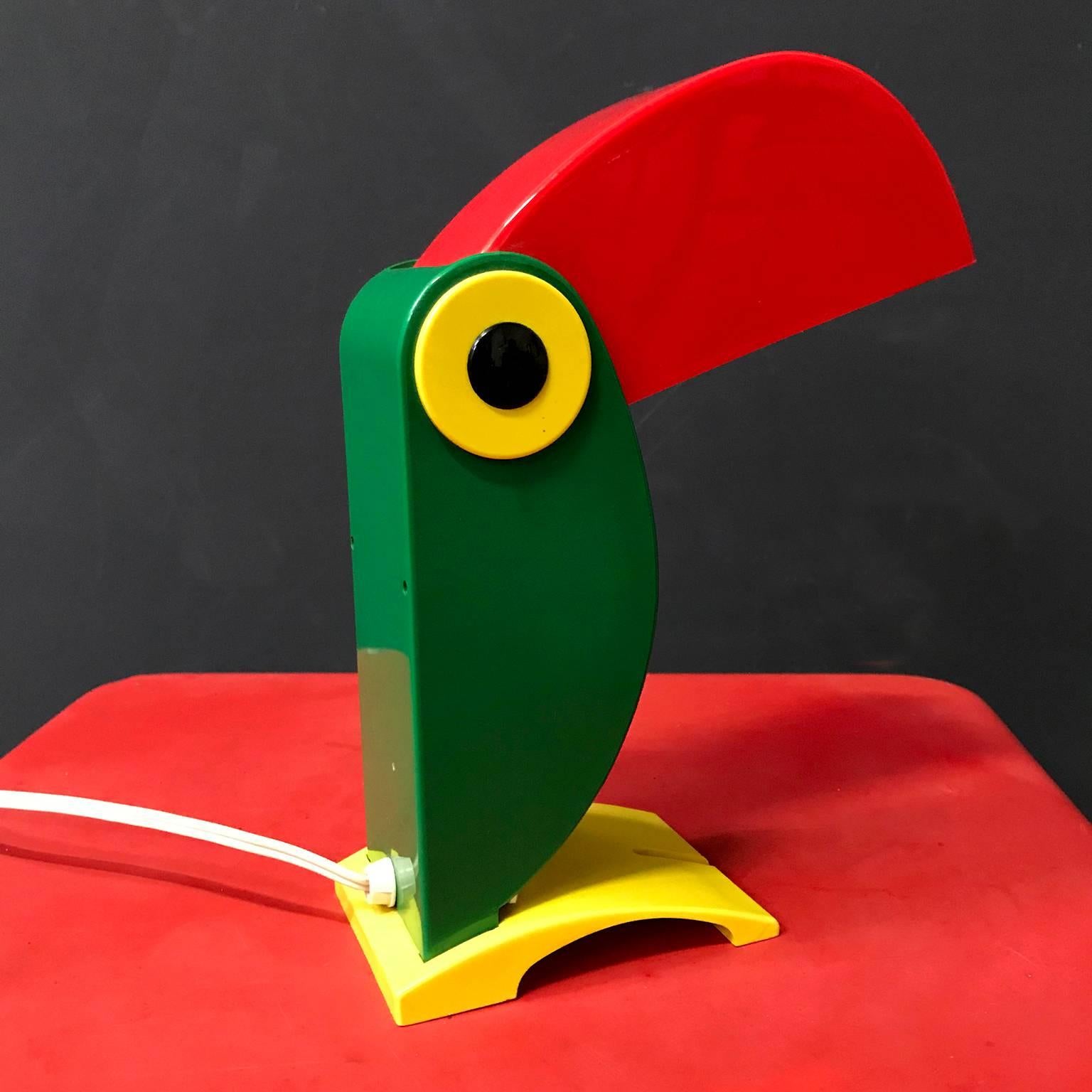 Mid-Century Modern 1968, Green Red Beek, Rare Charming Toucan Table Lamp for OTF, Italy, Ferrari