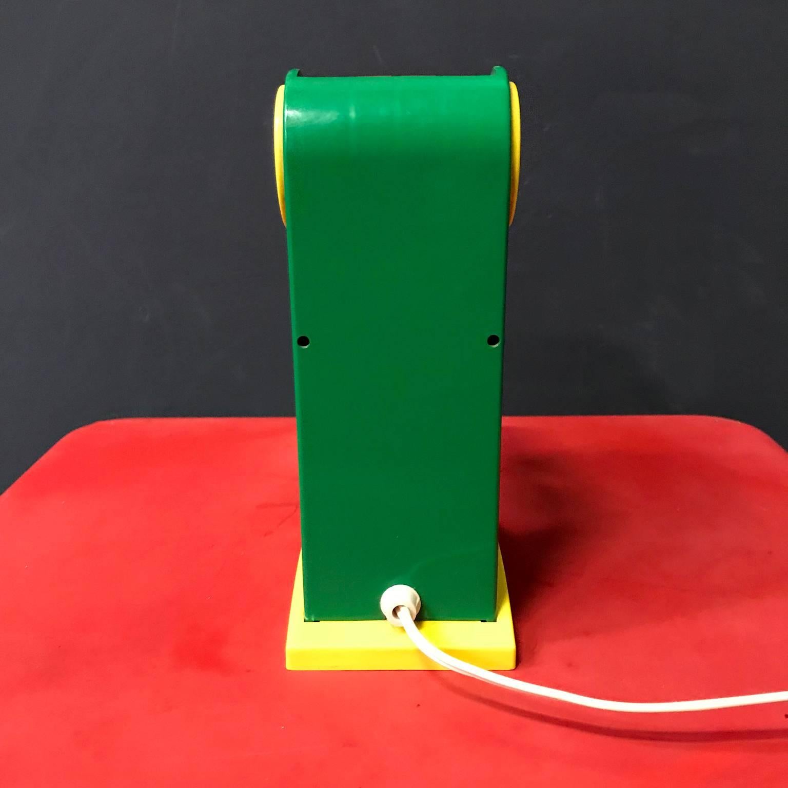 italien 1968:: Green Red Beek:: Rare lampe de table Toucan de charme pour OTF:: Italie:: Ferrari