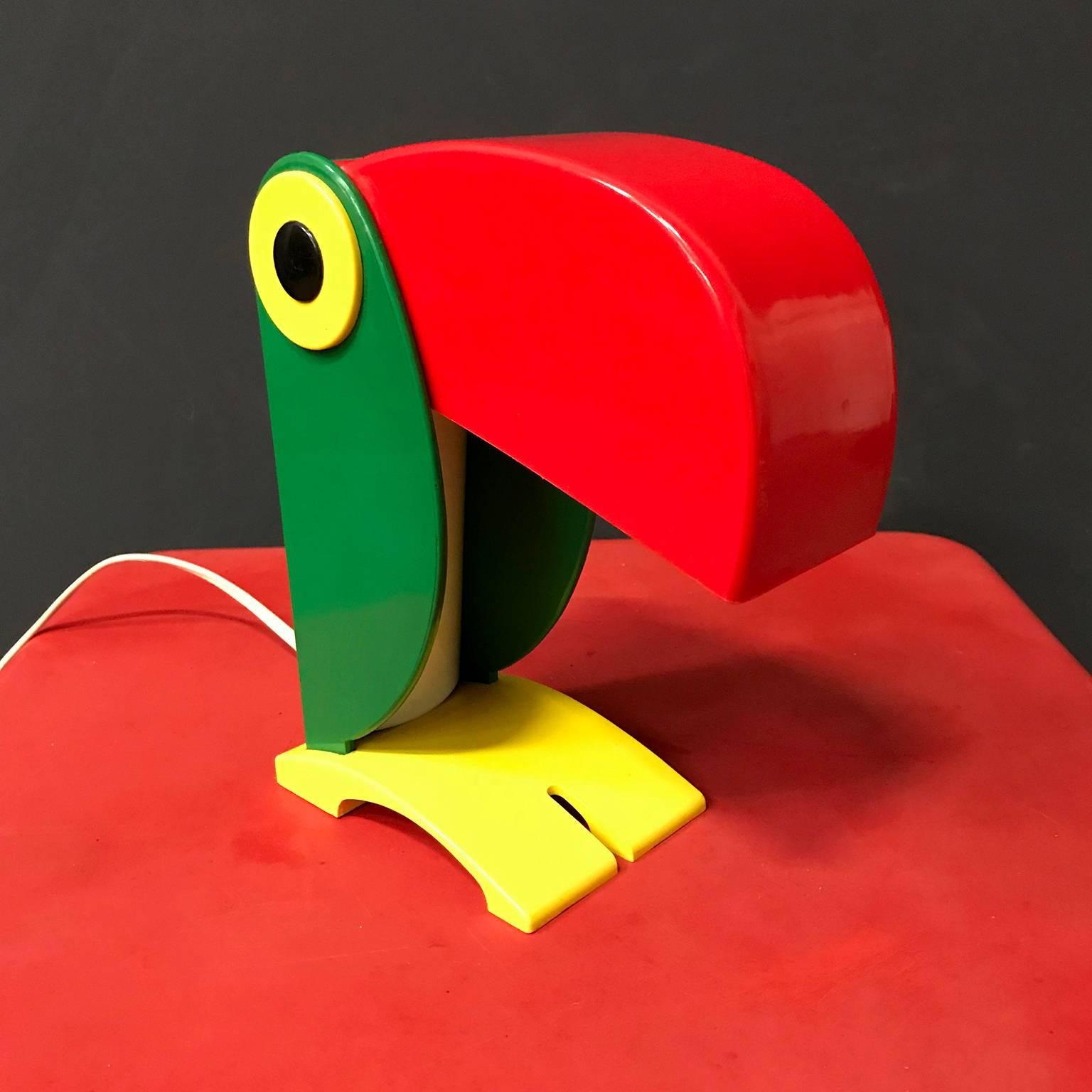 1968, Green Red Beek, Rare Charming Toucan Table Lamp for OTF, Italy, Ferrari In Good Condition In Amsterdam IJMuiden, NL