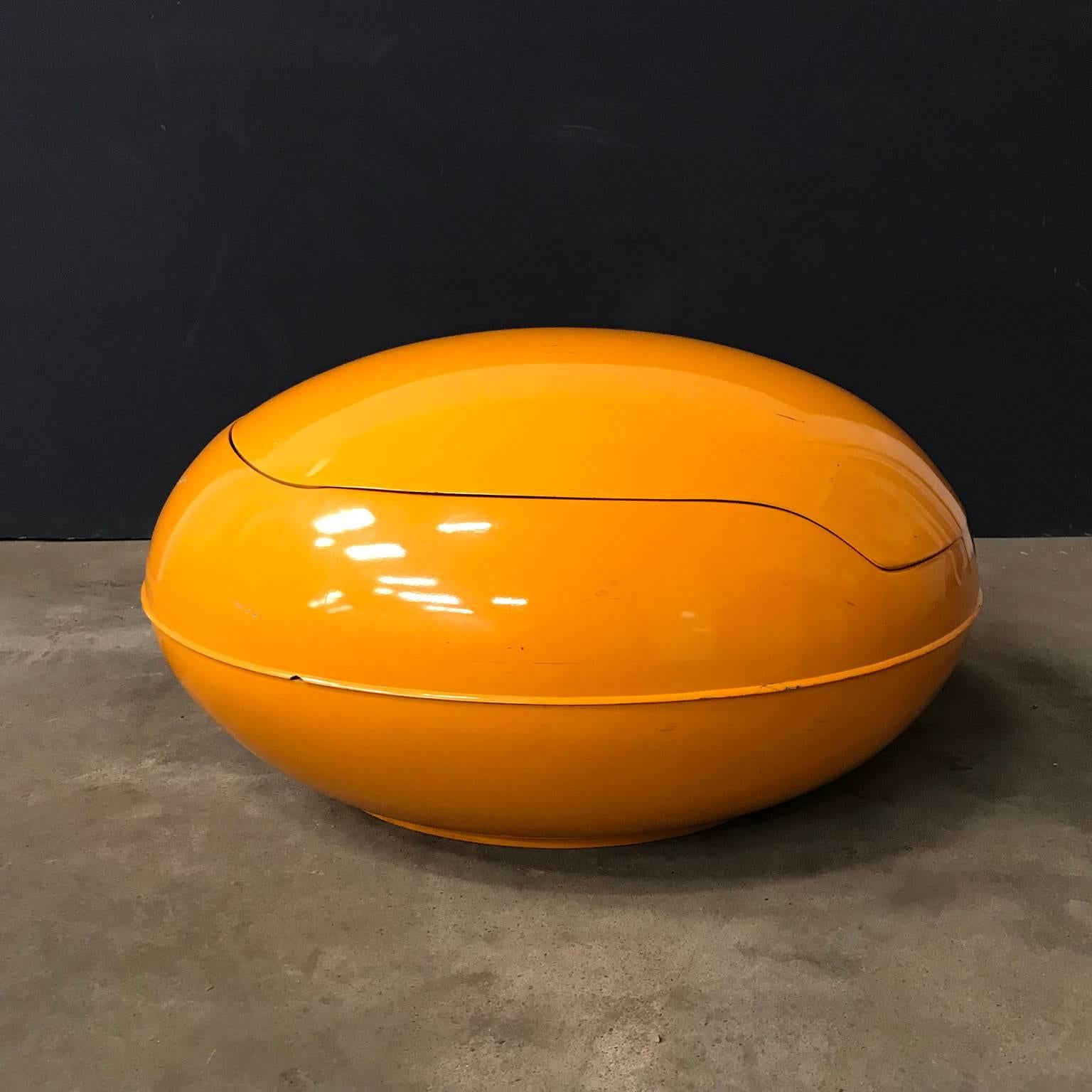 1968, Peter Ghyczy for Ghyczy Design, Yellow Garden Egg or Senftenberg Egg In Good Condition In Amsterdam IJMuiden, NL