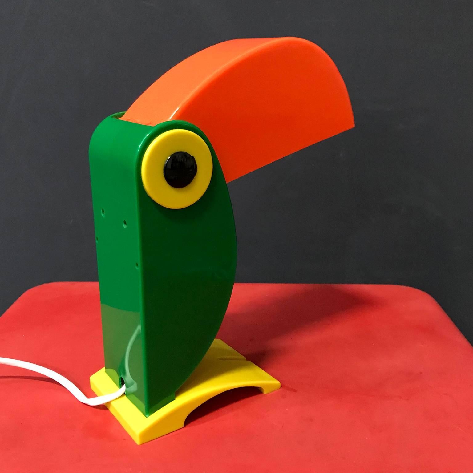 Unique, very rare, green Tucan lamp with orange beak. In good condition, although in certain light one can see some very light scratches on the beak caused by moving the beak (picture #8) and a pupil of one of the eyes has a little uneven edge