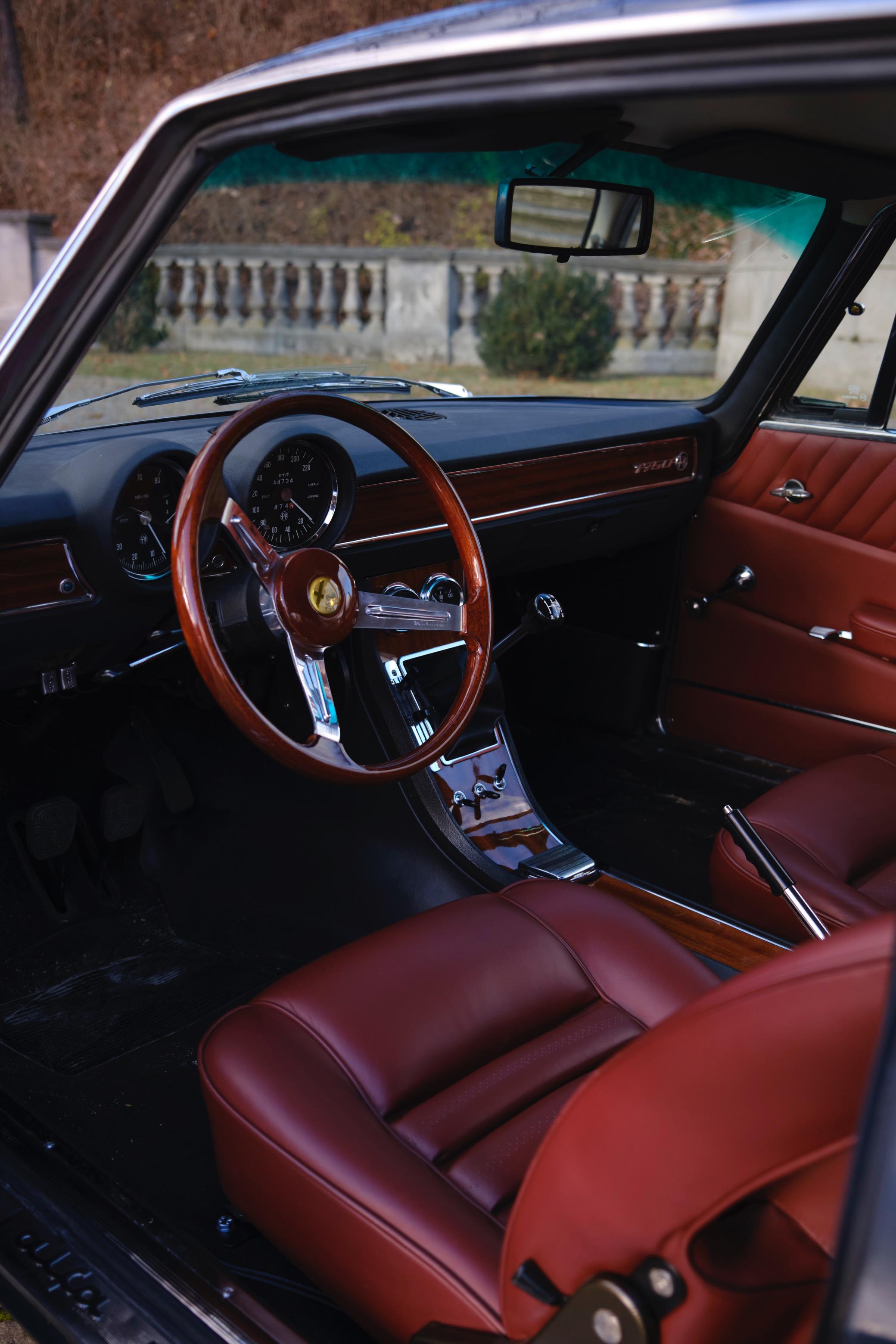 1969 Alfa Romeo 1750 GTV MK1 in Matching Numbers Museum Restoration In Excellent Condition In Berlin, DE