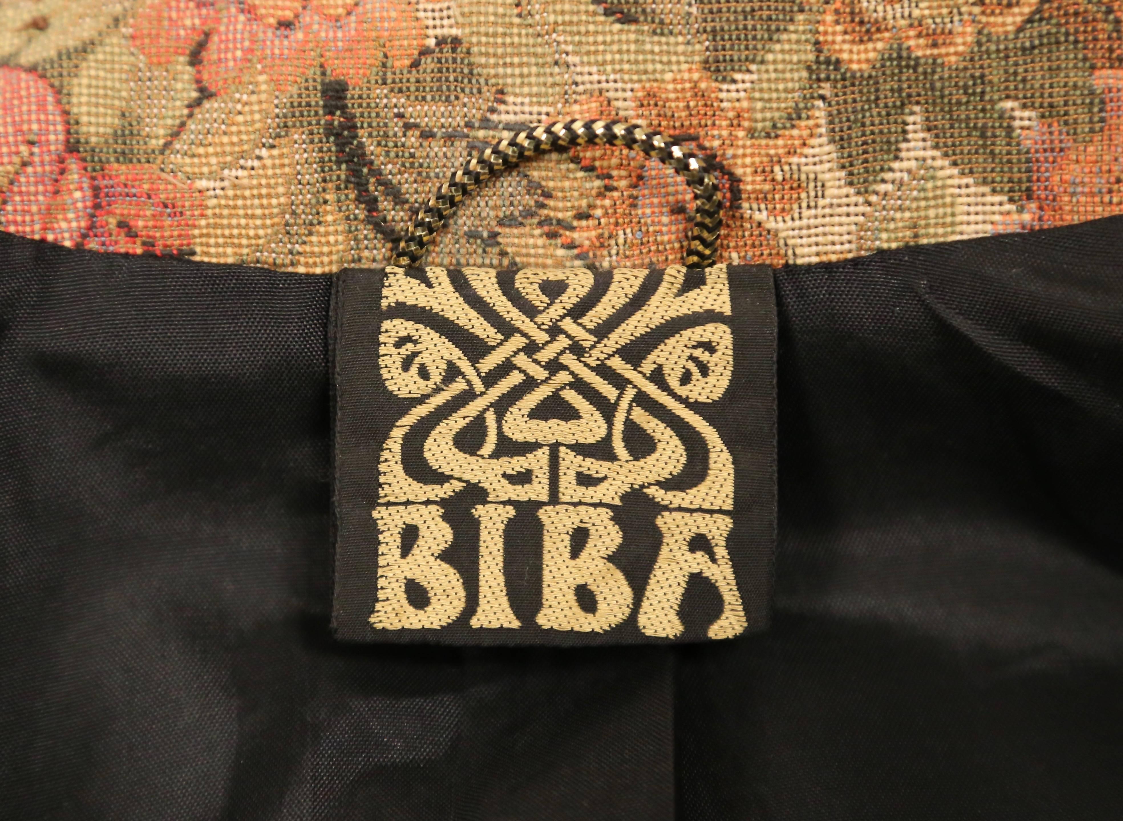 BIBA - Manteau en tapisserie florale avec manches de trois quarts, 1969  en vente 1