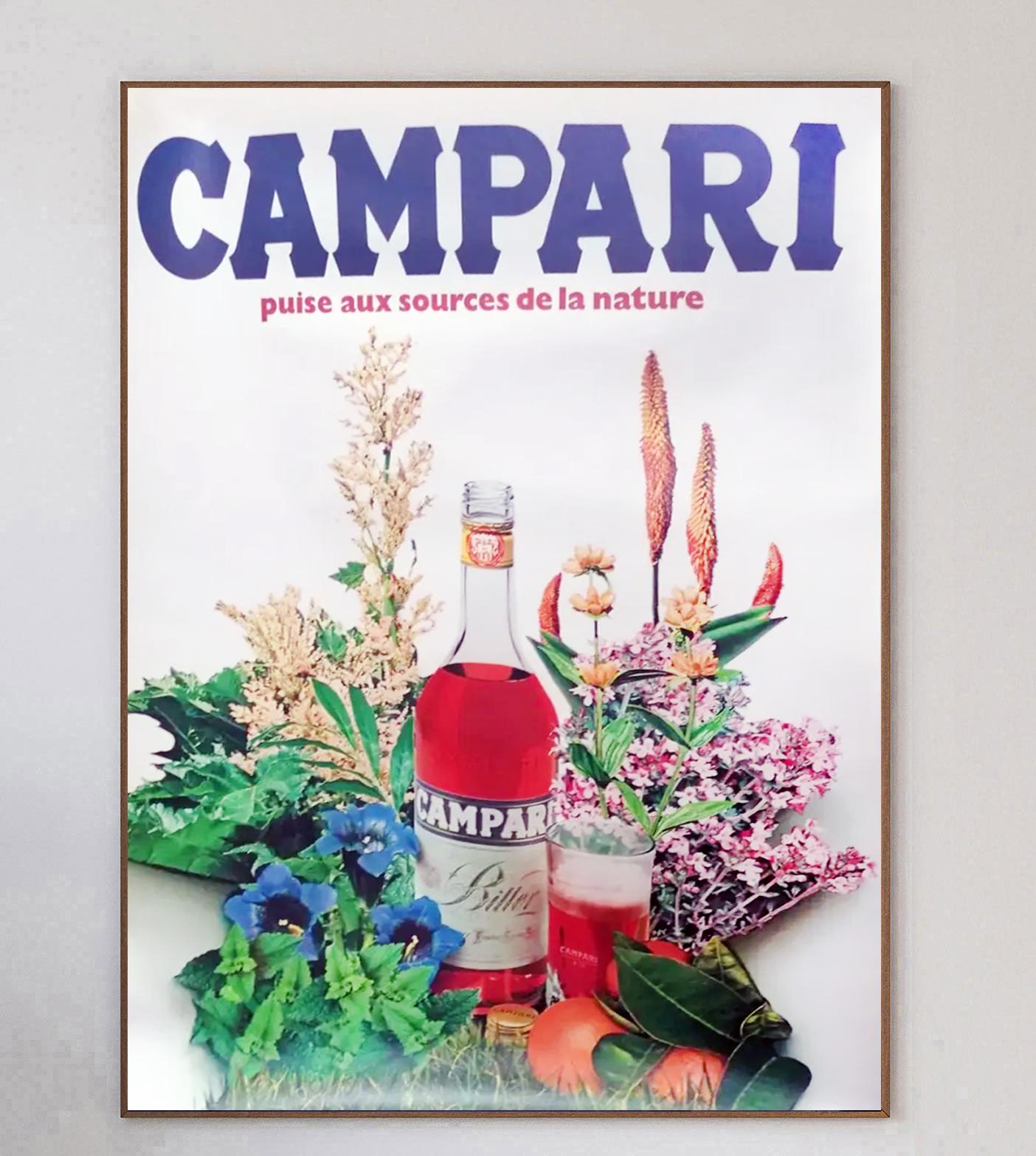 L'emblématique marque de liqueur italienne Campari a collaboré avec de nombreux artistes tout au long du XXe siècle, créant des œuvres d'art merveilleuses et intemporelles. Campari a été formé en 1860 par Gaspare Campari et l'apéritif est toujours