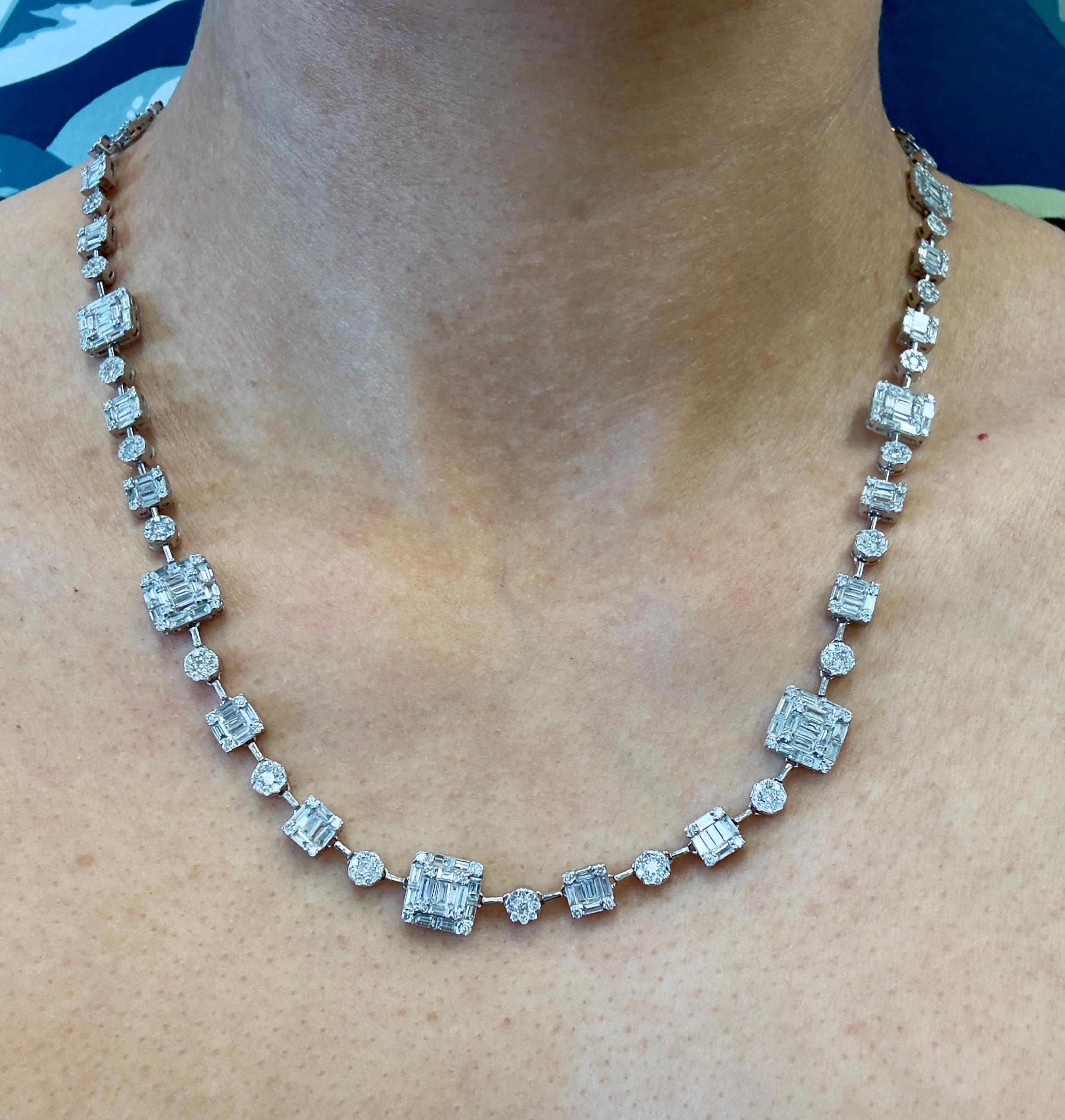 Taglio rotondo Collana con diamanti convertibili in oro bianco 18k da 19,69 carati in vendita