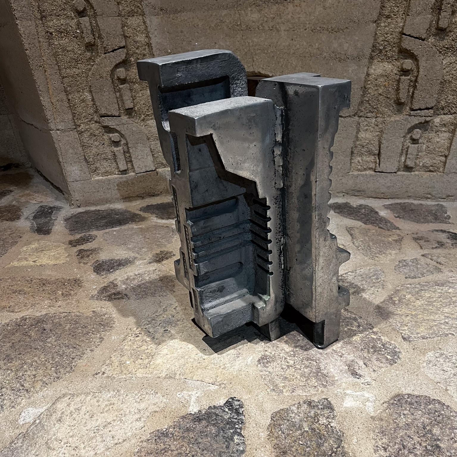 1969 Escultura de aluminio fundido artista Myrna M. Nobile California mediados del siglo XX en venta