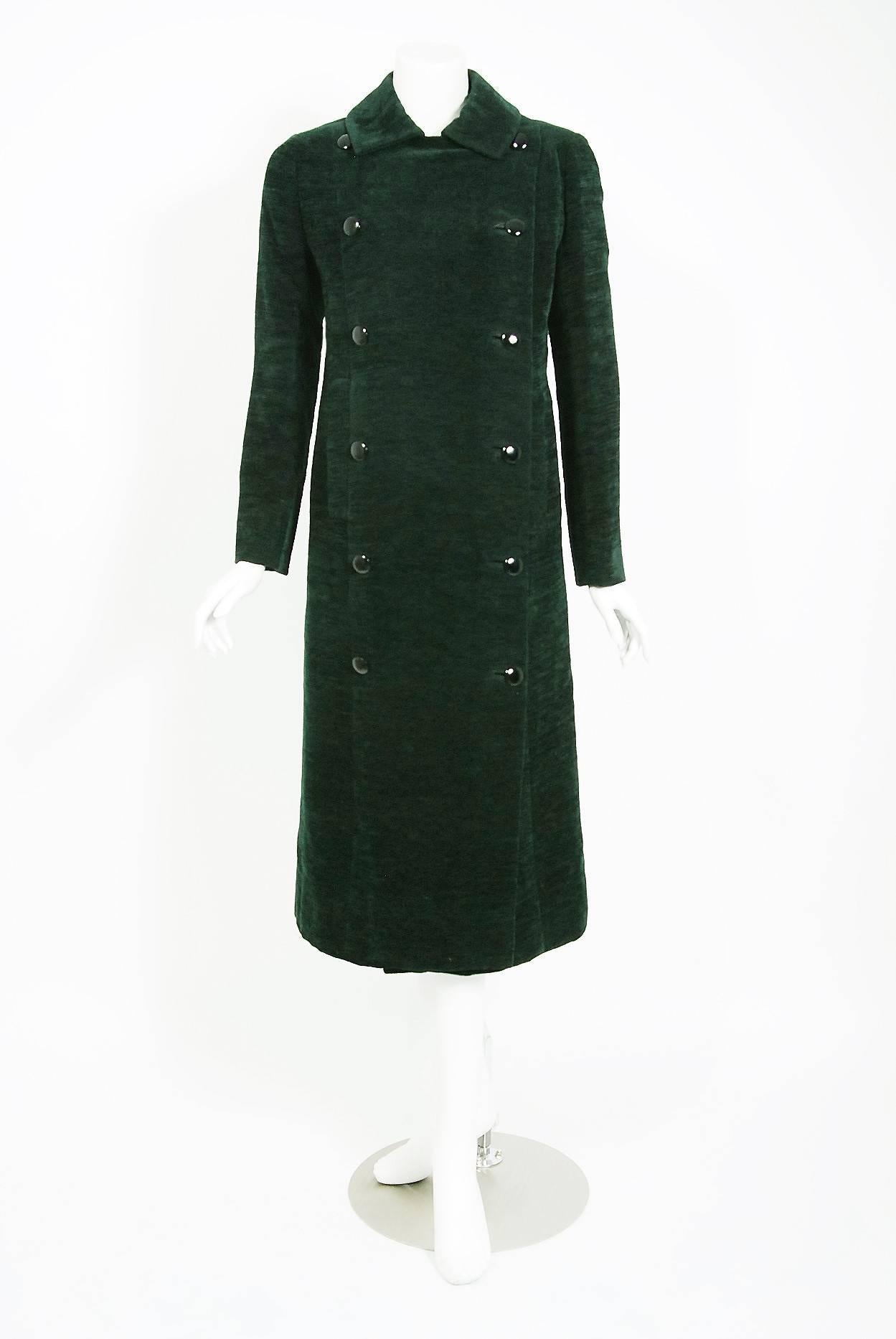 1969 Christian Dior Haute-Couture Dark Green Silk Corduroy Double-Breasted Coat  In Excellent Condition In Beverly Hills, CA