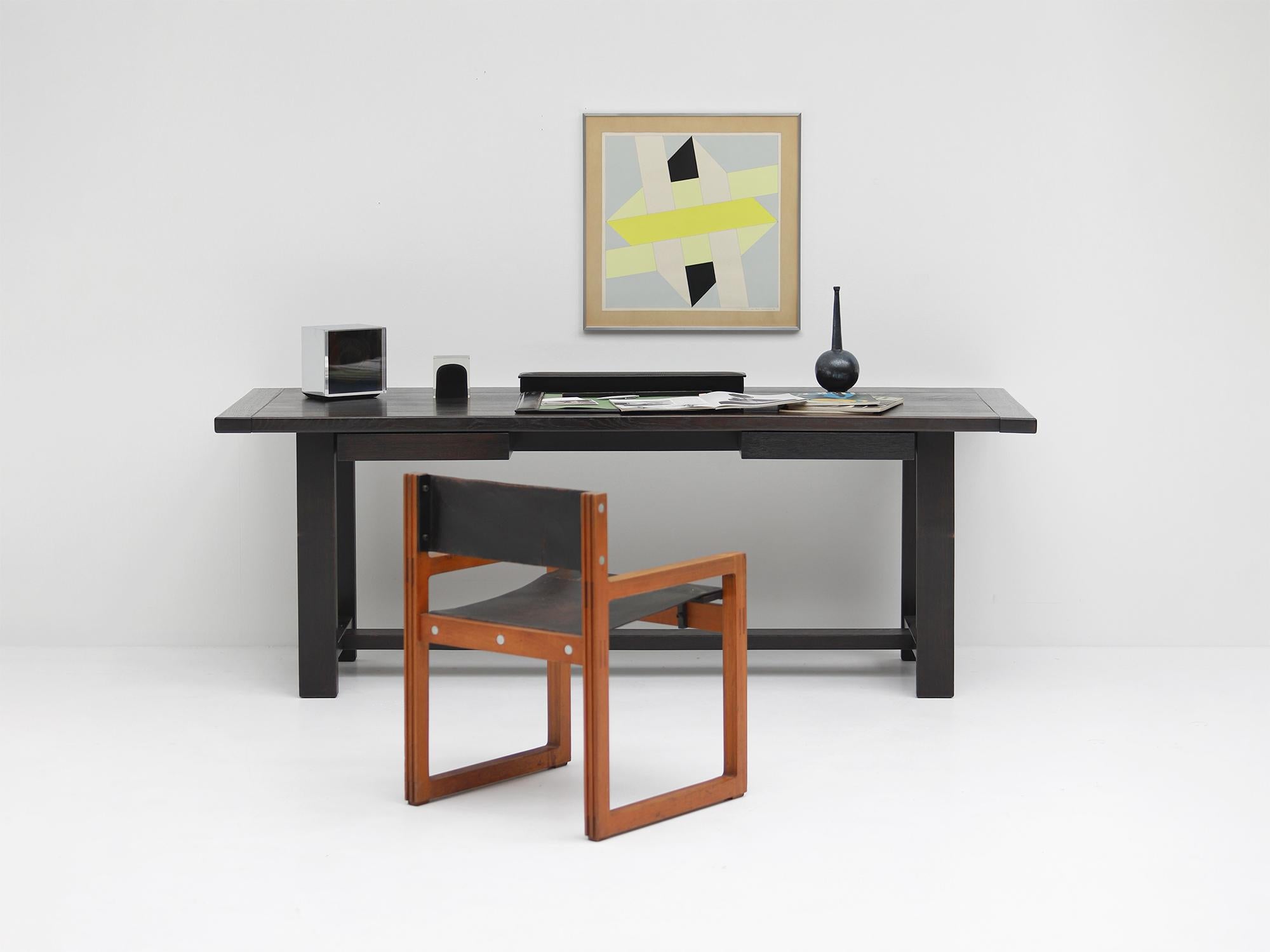 1969 Table de salle à manger / bureau produit par Mi et conçu par J. Batenburg. Mi est peu connu, mais chaque découverte est un trésor. Leurs meubles témoignent d'un savoir-faire artisanal et d'une qualité irréprochable. Cette table de salle à