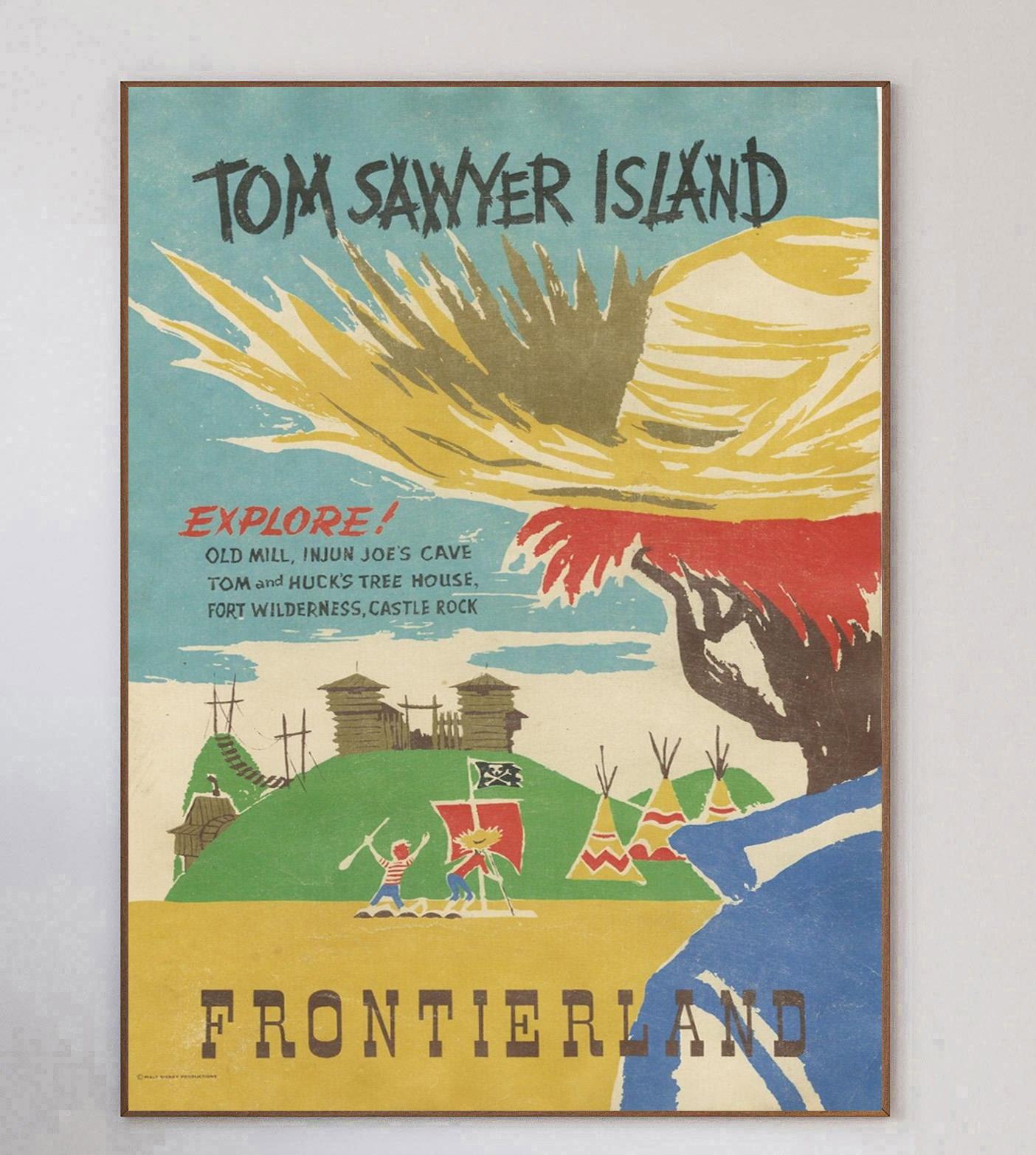 Splendido ed eccezionalmente raro poster dell'attrazione del 1969 che promuove l'attrazione Tom Sawyer Island a Frontierland a Disneyland. Inaugurato nel 1955 ad Anaheim, in California, Disneyland è stato aperto e supervisionato da Walt Disney in