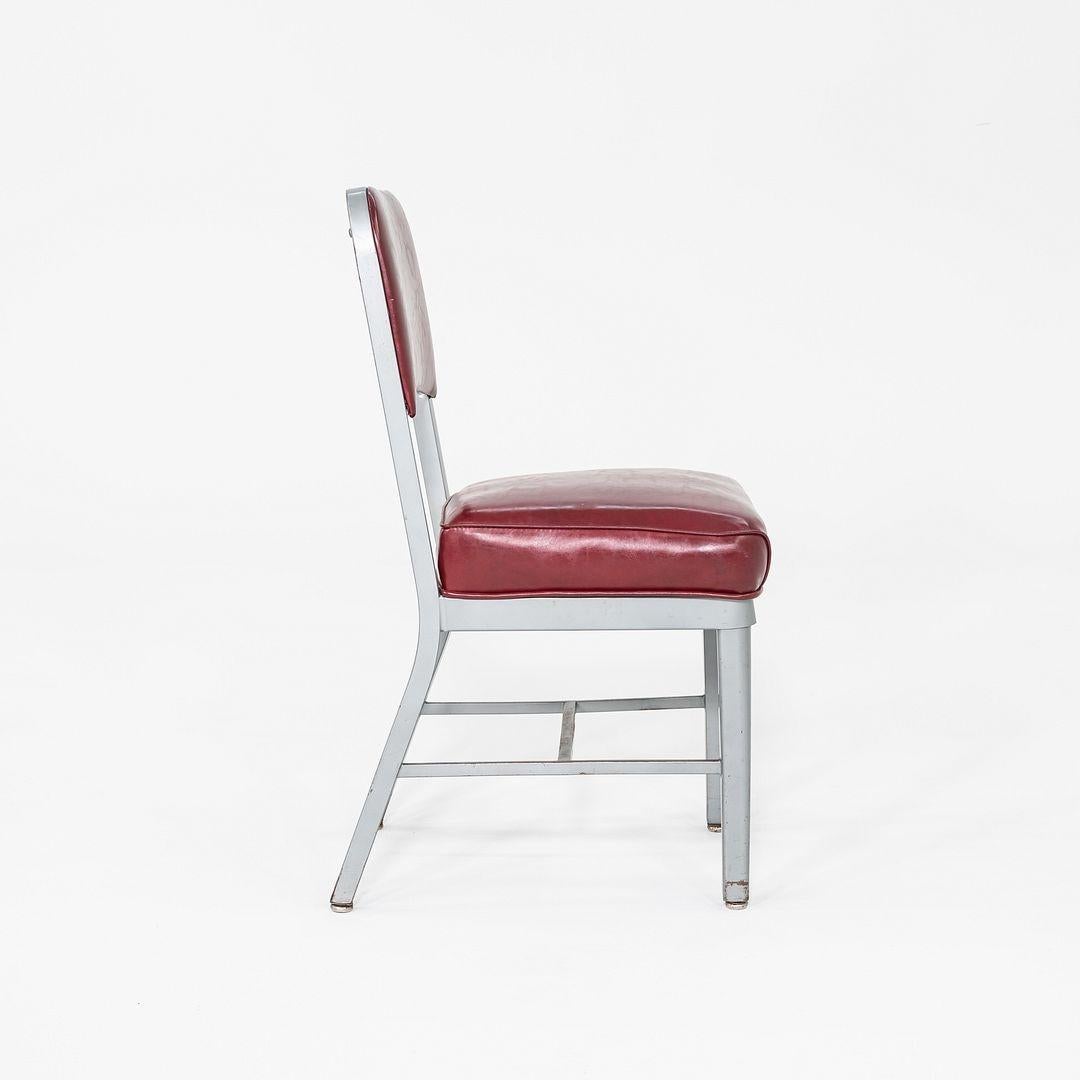 1969 Emeco, chaise d'appoint en aluminium marine avec assise et dossier en vinyle rouge, Model No 1002 Bon état - En vente à Philadelphia, PA