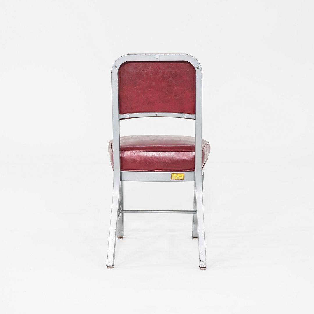 Milieu du XXe siècle 1969 Emeco, chaise d'appoint en aluminium marine avec assise et dossier en vinyle rouge, Model No 1002 en vente