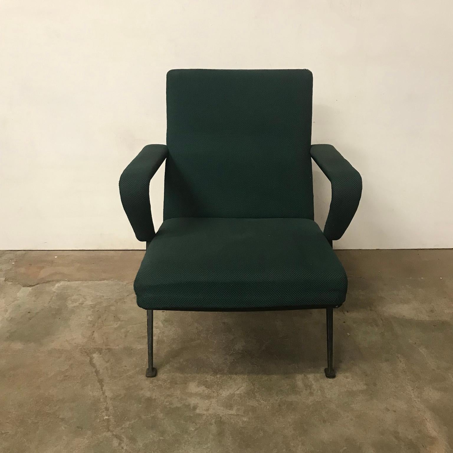 Industrial 1969 Friso Kramer, Ahrend de Cirkel Repose Lounge Armchair Green Upholstery For Sale