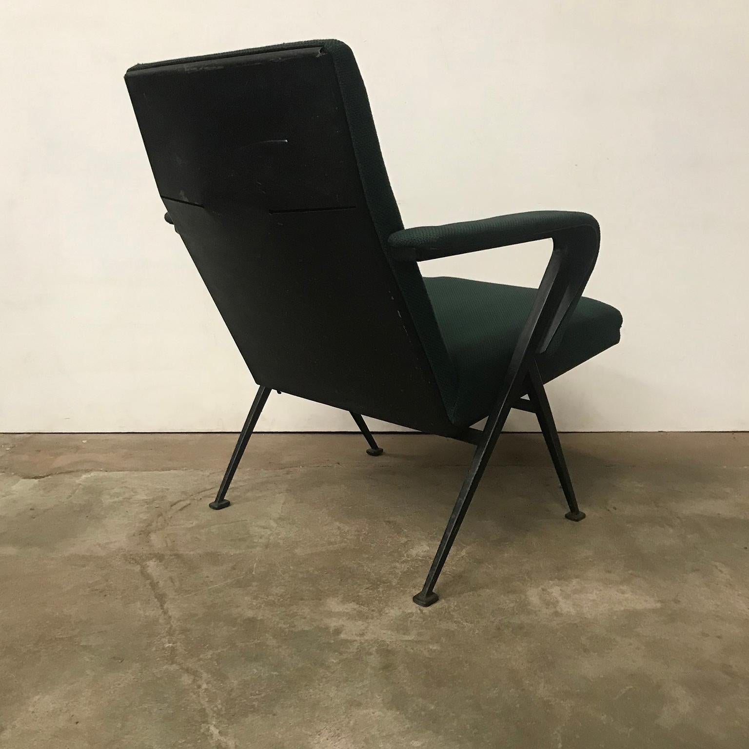 Dutch 1969 Friso Kramer, Ahrend de Cirkel Repose Lounge Armchair Green Upholstery For Sale