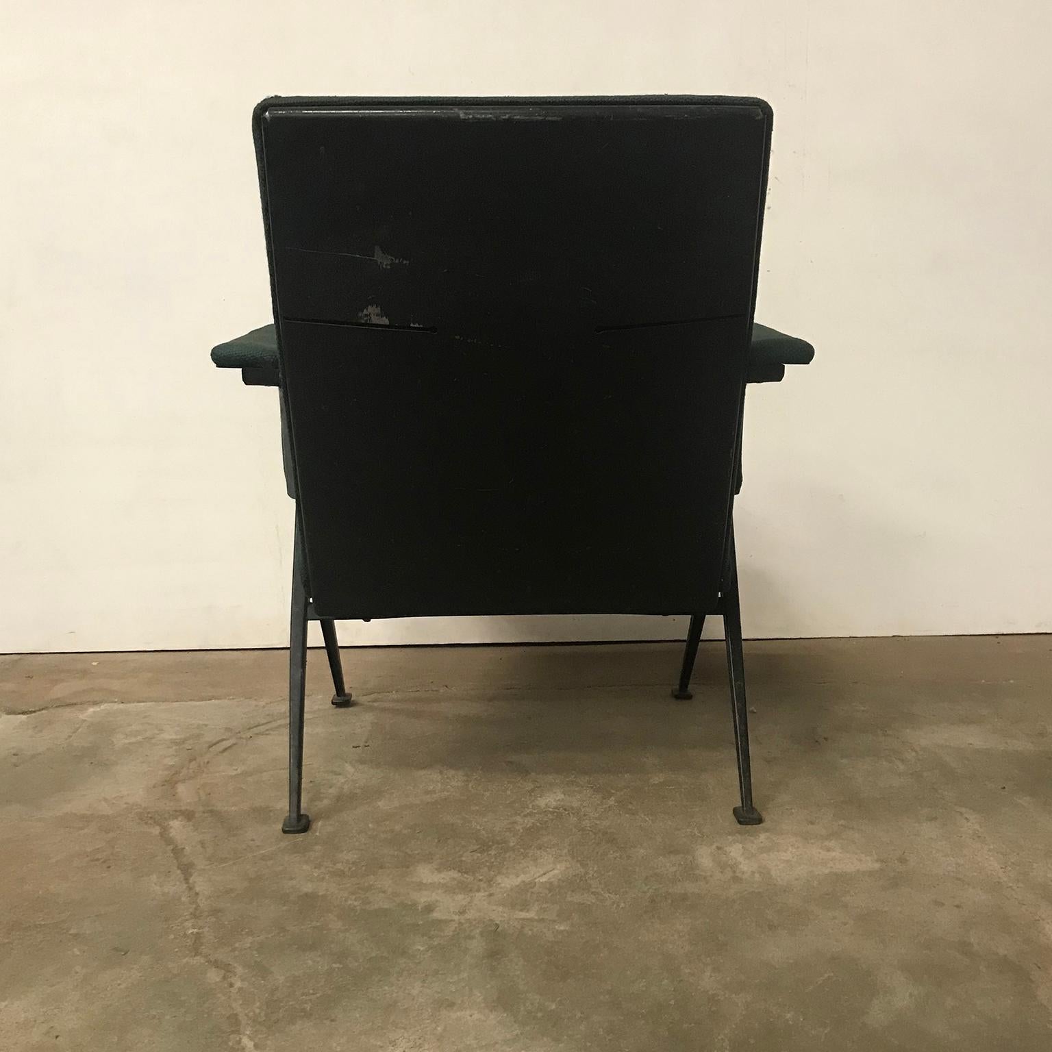 1969 Friso Kramer, Ahrend de Cirkel Repose Lounge Armchair Green Upholstery In Good Condition For Sale In Amsterdam IJMuiden, NL