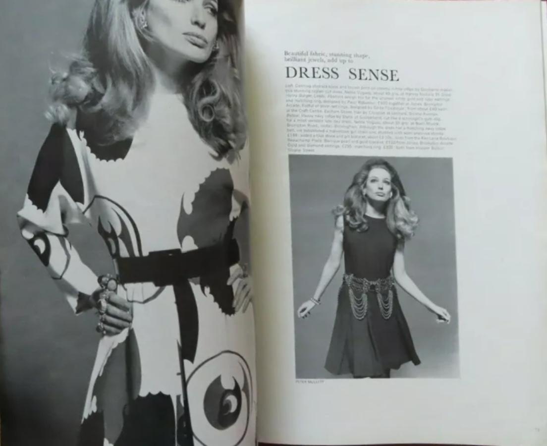 1969 Harper's Bazaar Magazine British Edition par Colin Glascoe Unisexe en vente