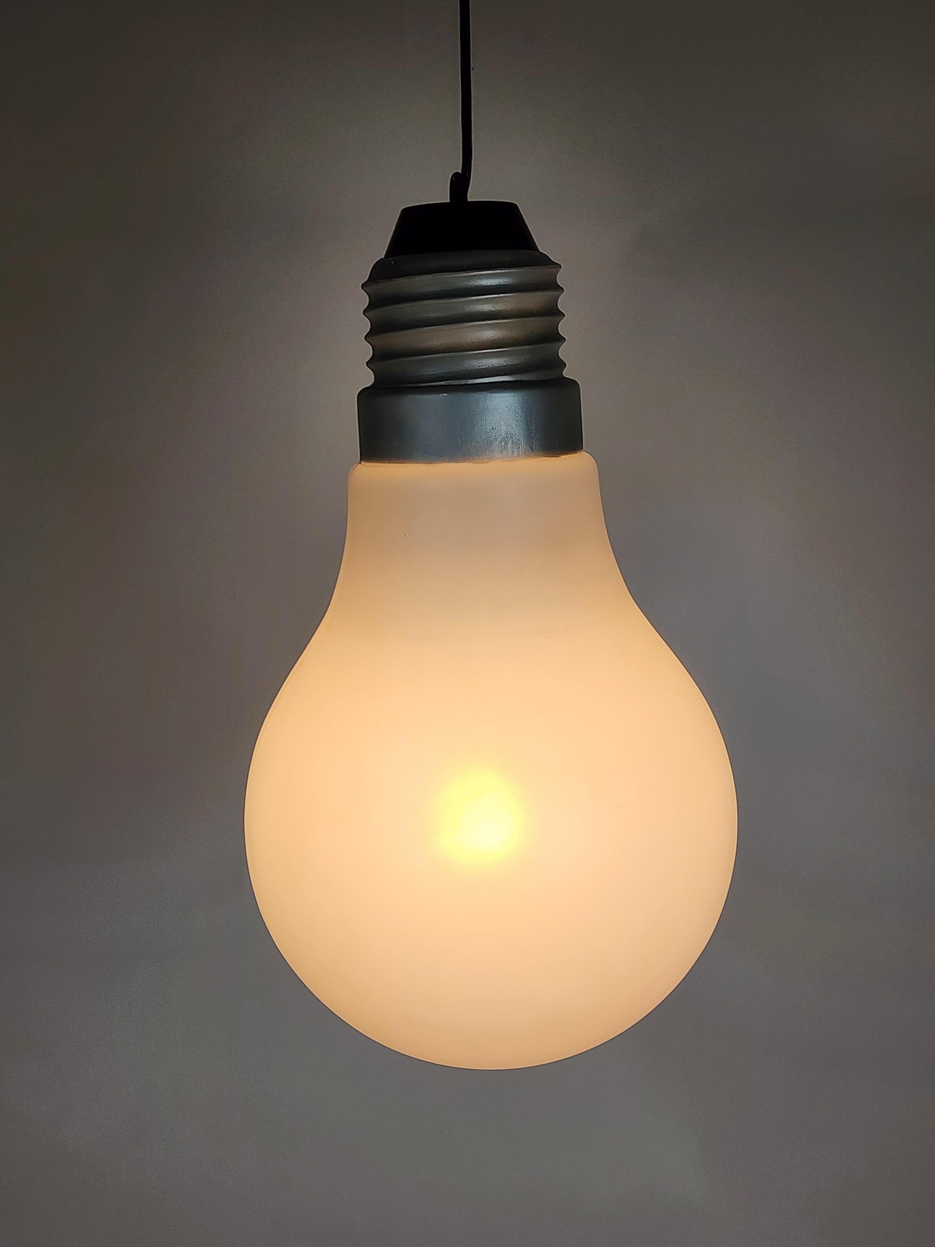 Plastique 1969   Pendentif Ampoule Bulb Ingo Maurer, États-Unis en vente