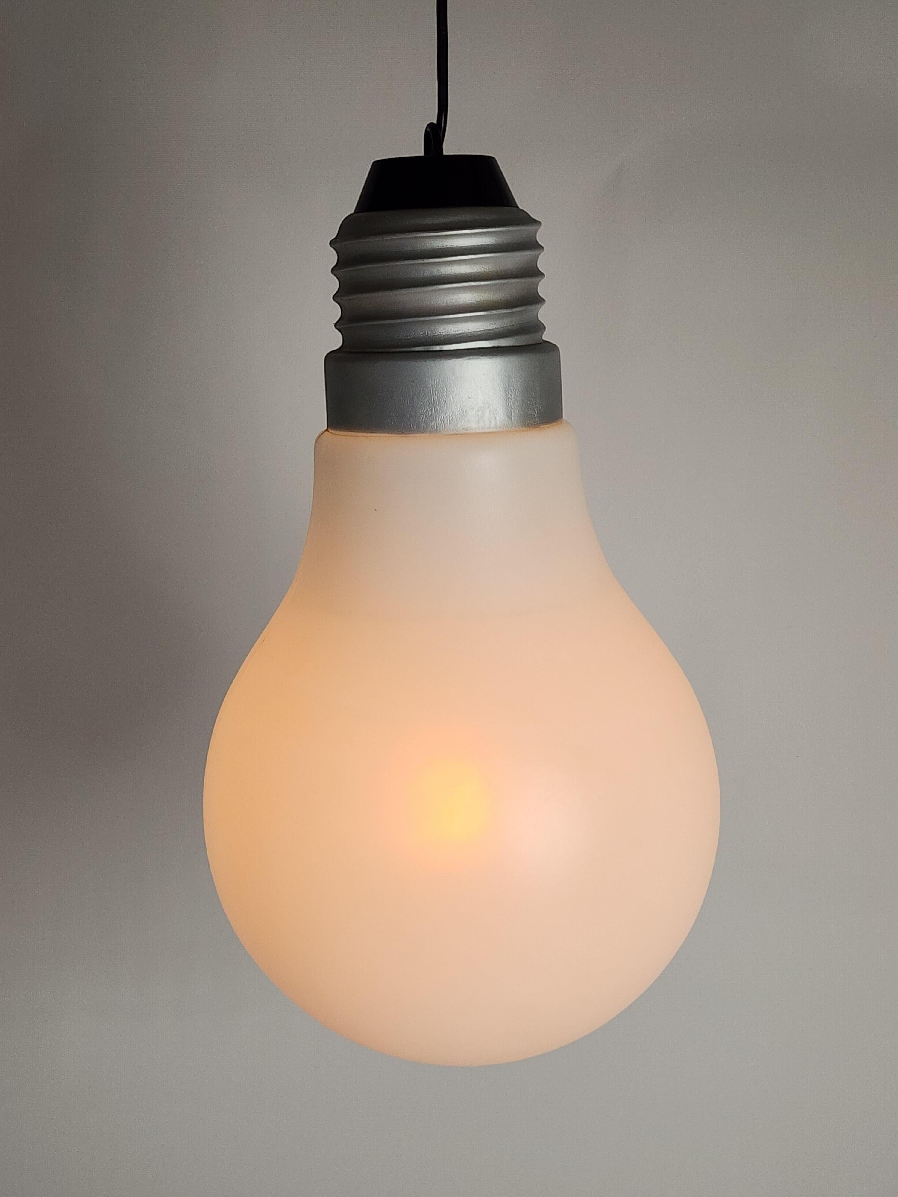 1969   Pendelleuchte „Bulb Bulb“ von Ingo Maurer, USA (Kunststoff) im Angebot
