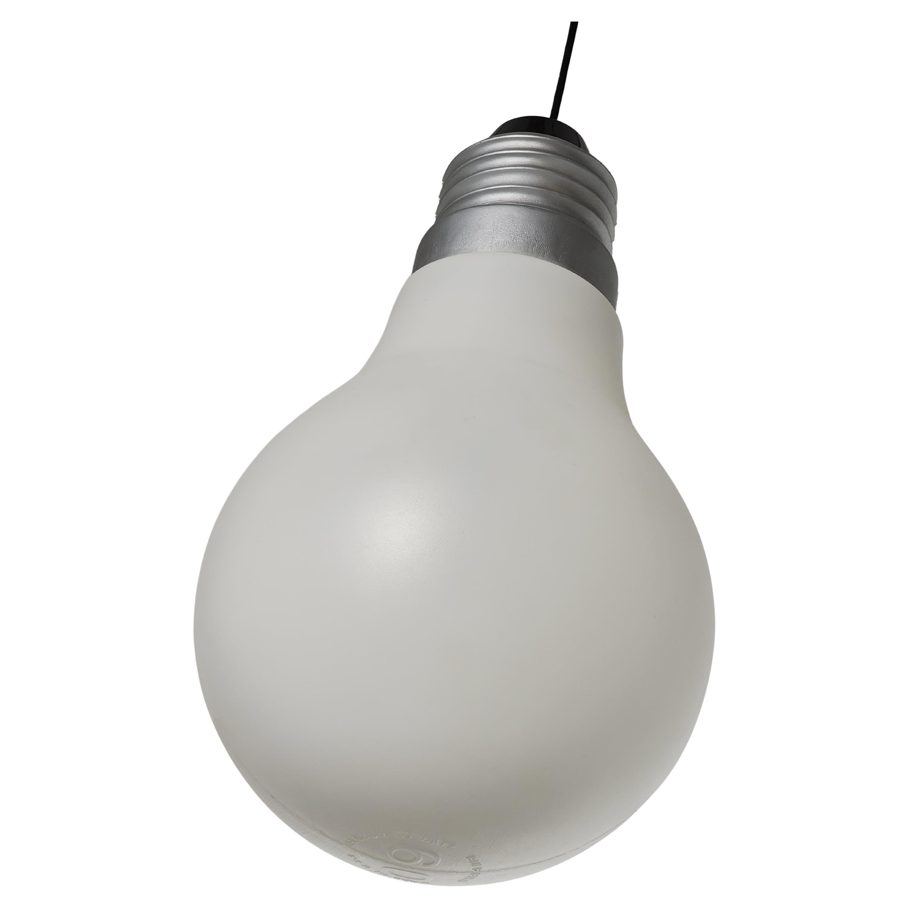 1969   Pendelleuchte „Bulb Bulb“ von Ingo Maurer, USA