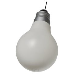 1969   Pendelleuchte „Bulb Bulb“ von Ingo Maurer, USA