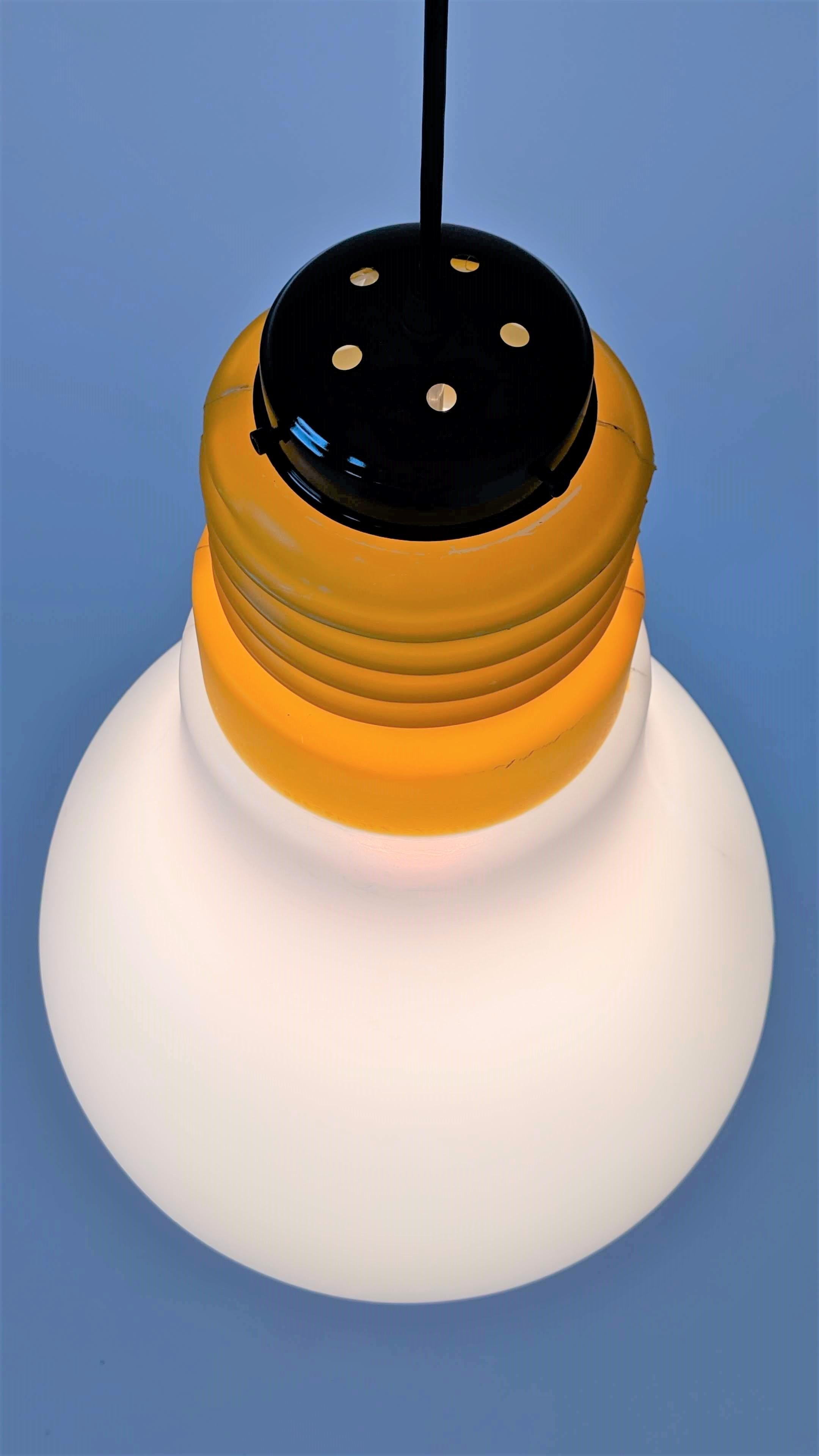 1969 Ingo Maurer Plastic Light Bulb Pendant, USA In Good Condition In St- Leonard, Quebec
