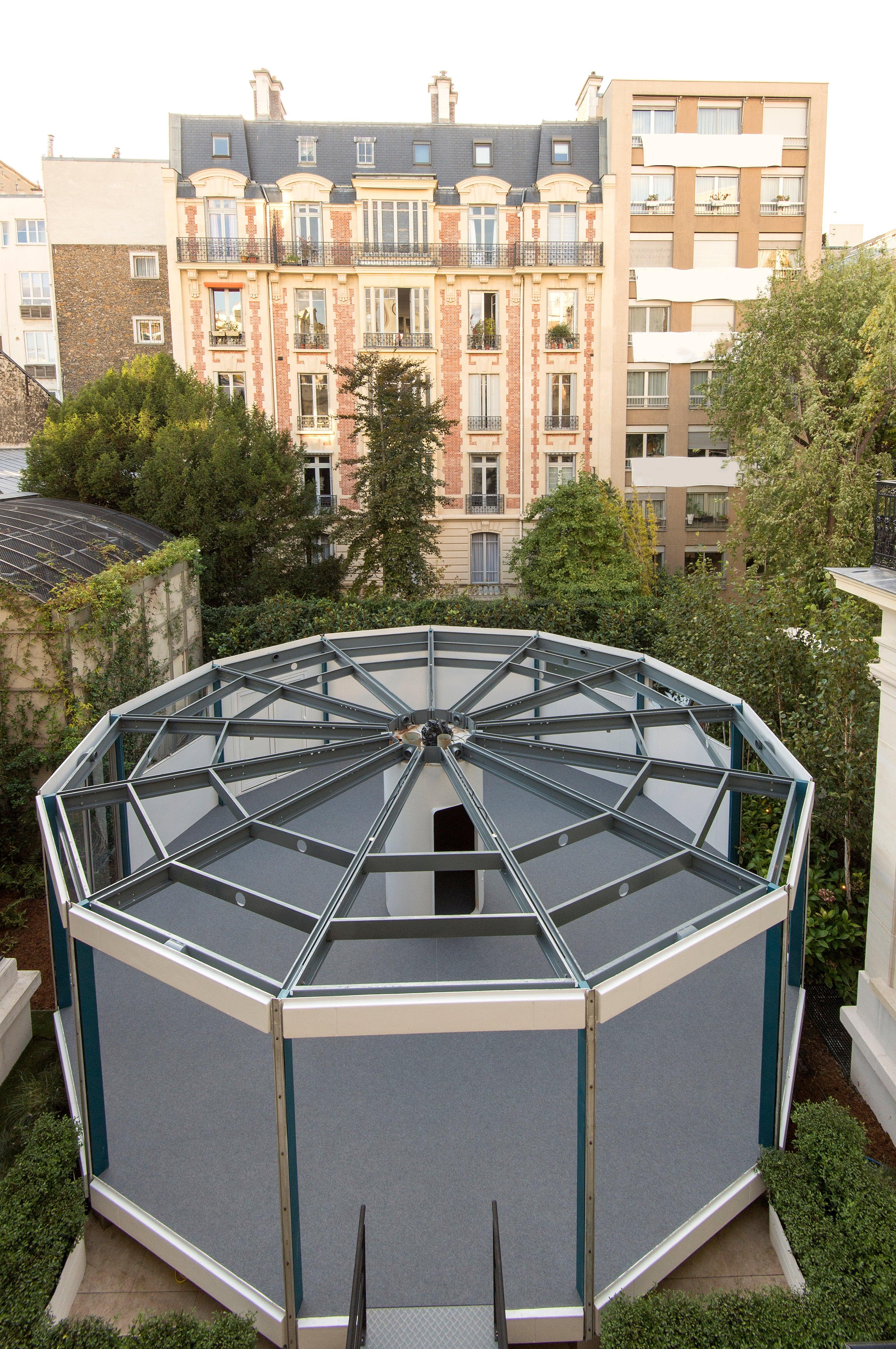 Original filling station designed by jean Prouvé in 1969.
Origin: Bordeaux (France)
Measures: Diameter 10 m
Height 3 m.

  