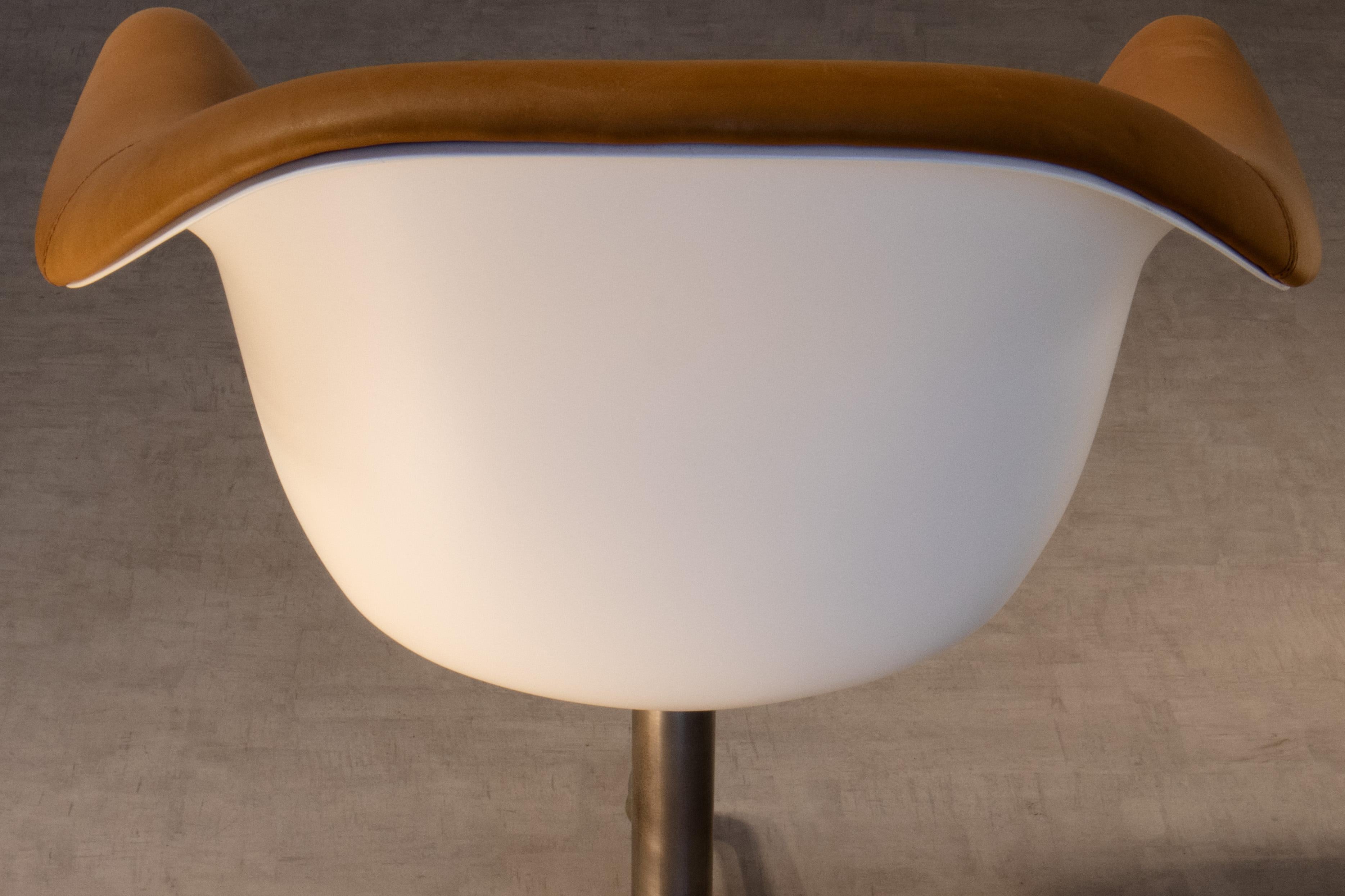 1969 Executive Armchairs Leather & Fiberglass Shell, Lübke For Sale 4