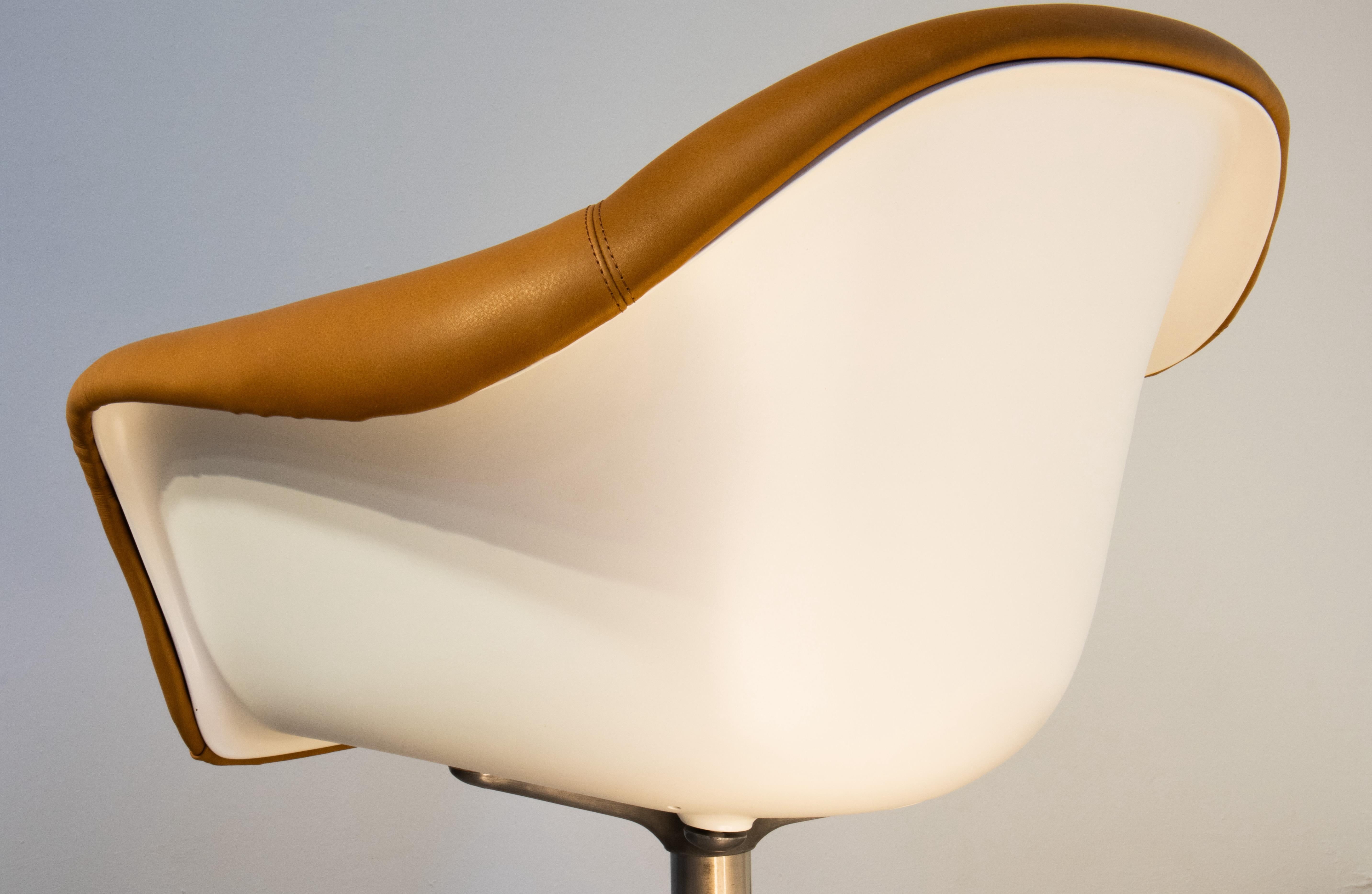 1969 Executive Armchairs Leather & Fiberglass Shell, Lübke For Sale 12