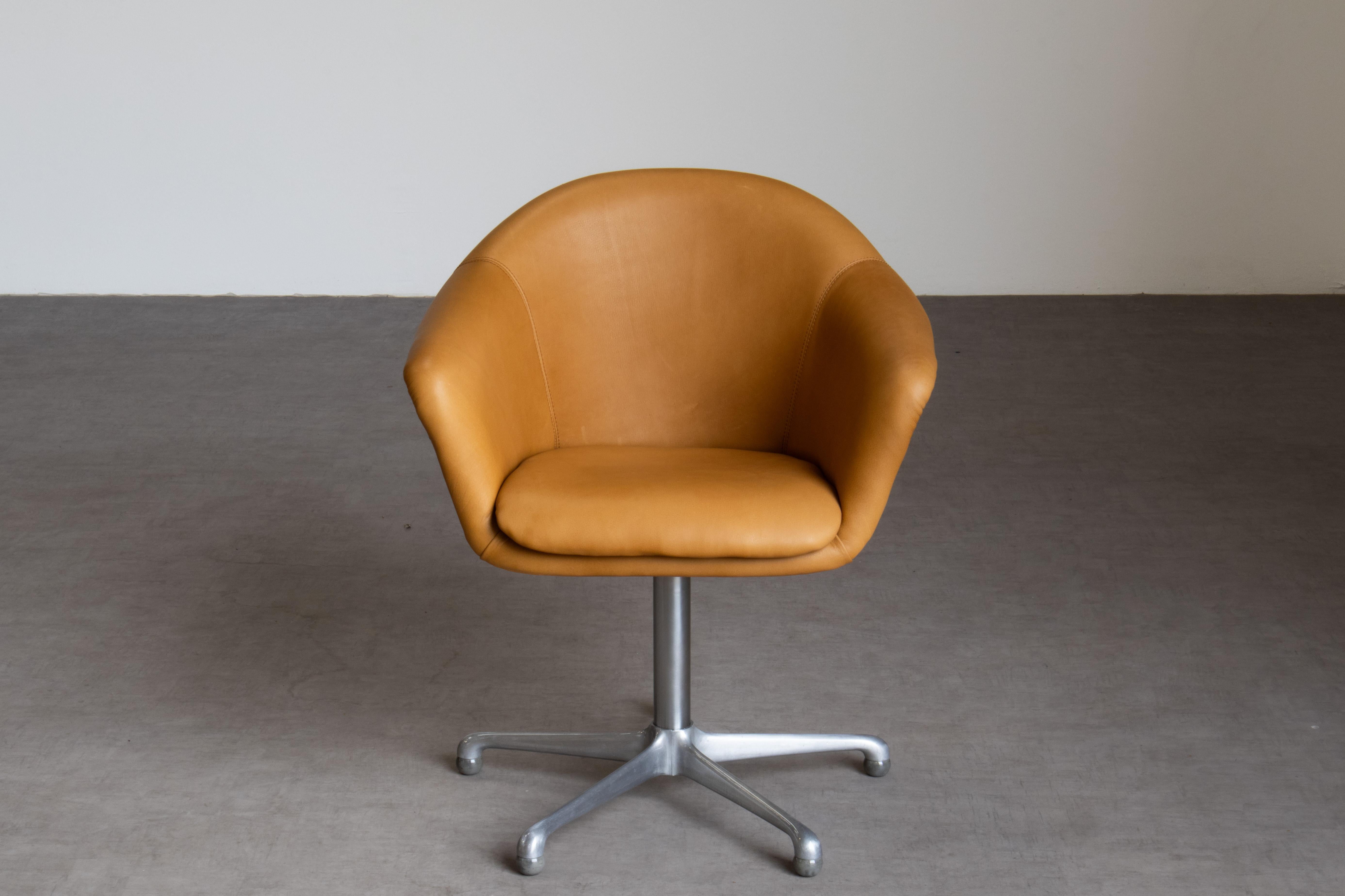 Stunning 1969 leather and fiberglass shell executive armchairs by Konrad Schäfer. The now iconic Space Age style invokes design elements of  contemporaries, including Joe Colombo's Elda Chair and Aaro Saarinen's Executive Armchair.

Fully restored,