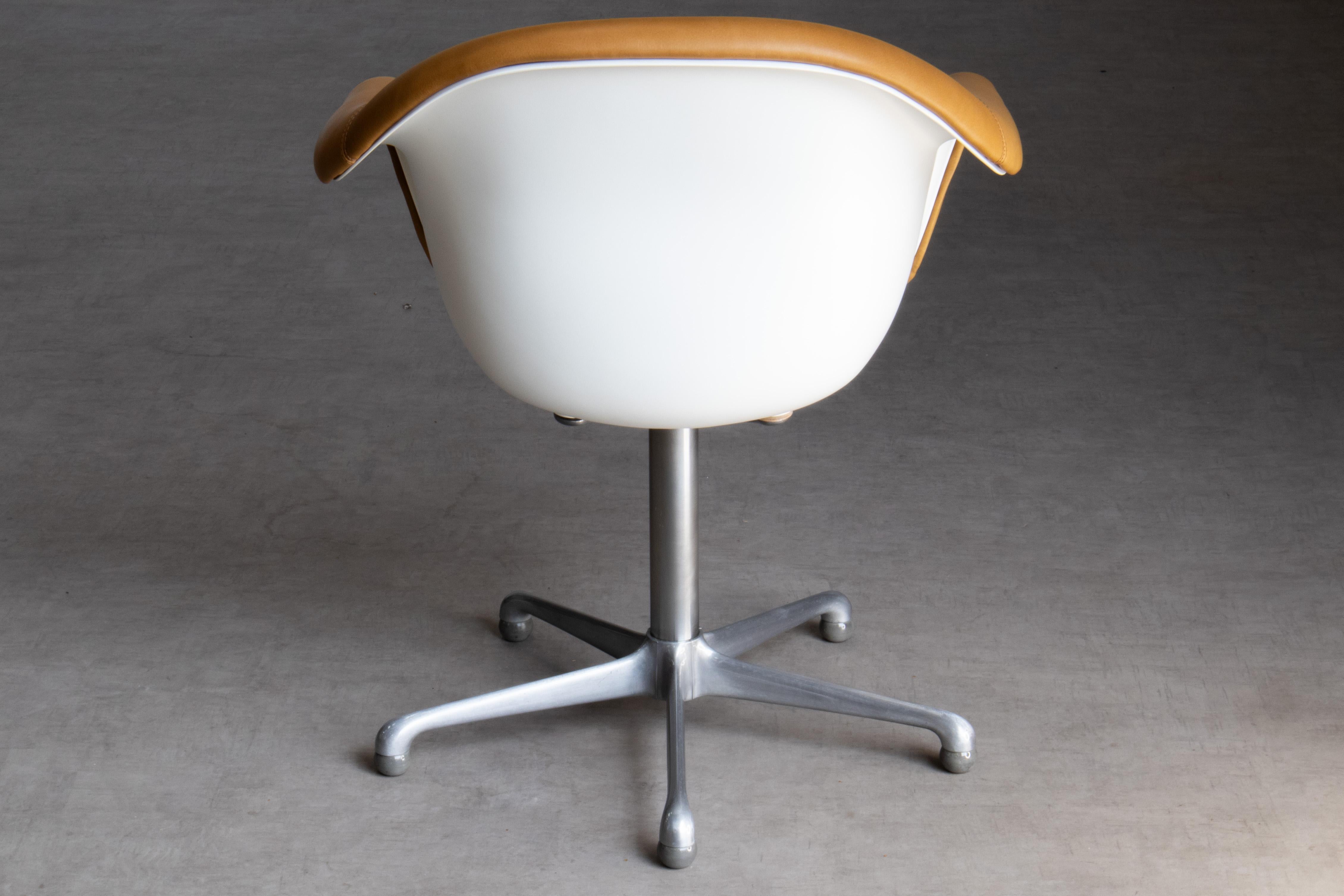 Mid-20th Century 1969 Executive Armchairs Leather & Fiberglass Shell, Lübke For Sale