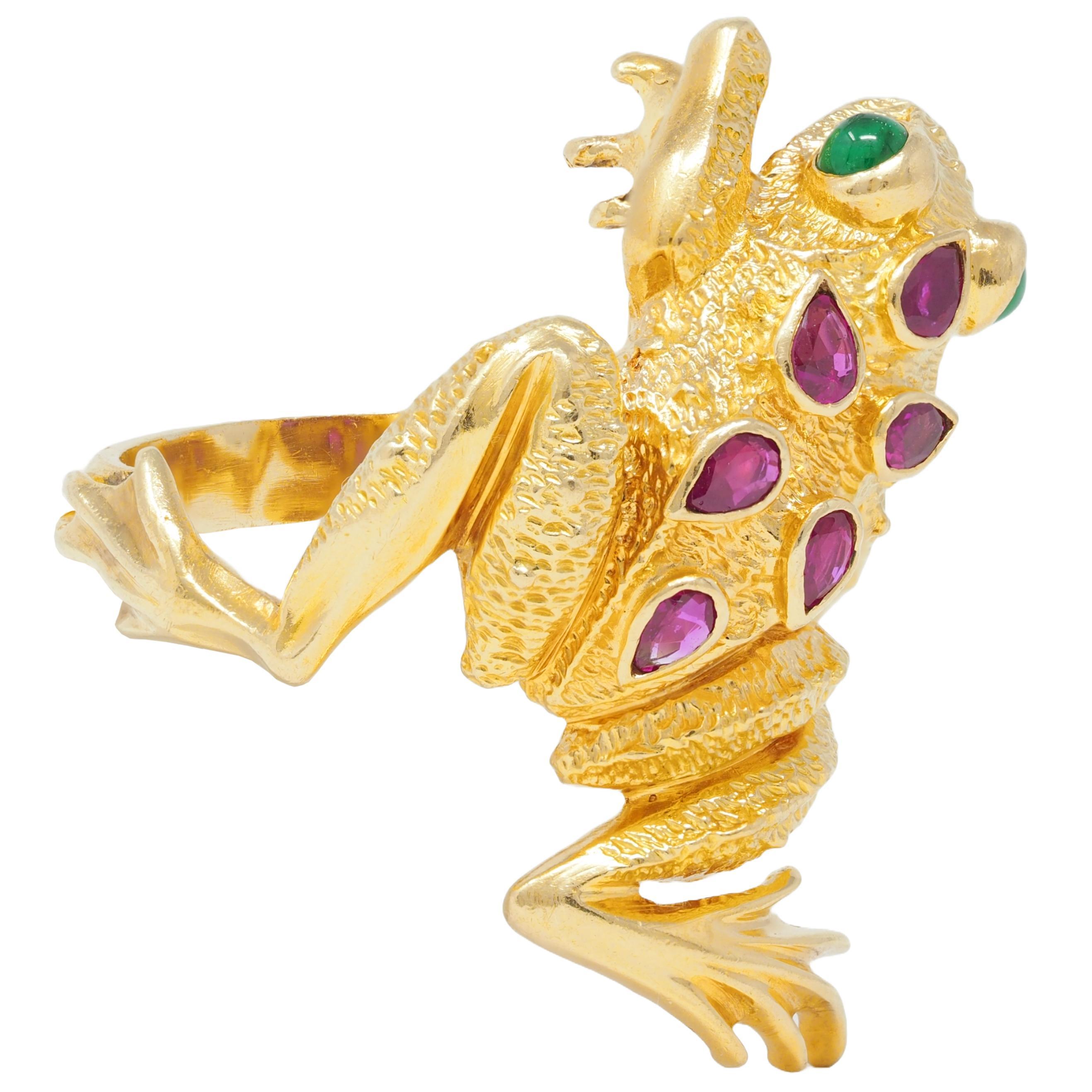 1969 Kurt Wayne 1.60 CTW Ruby Emerald 18 Karat Yellow Gold Vintage Frog Ring In Excellent Condition In Philadelphia, PA