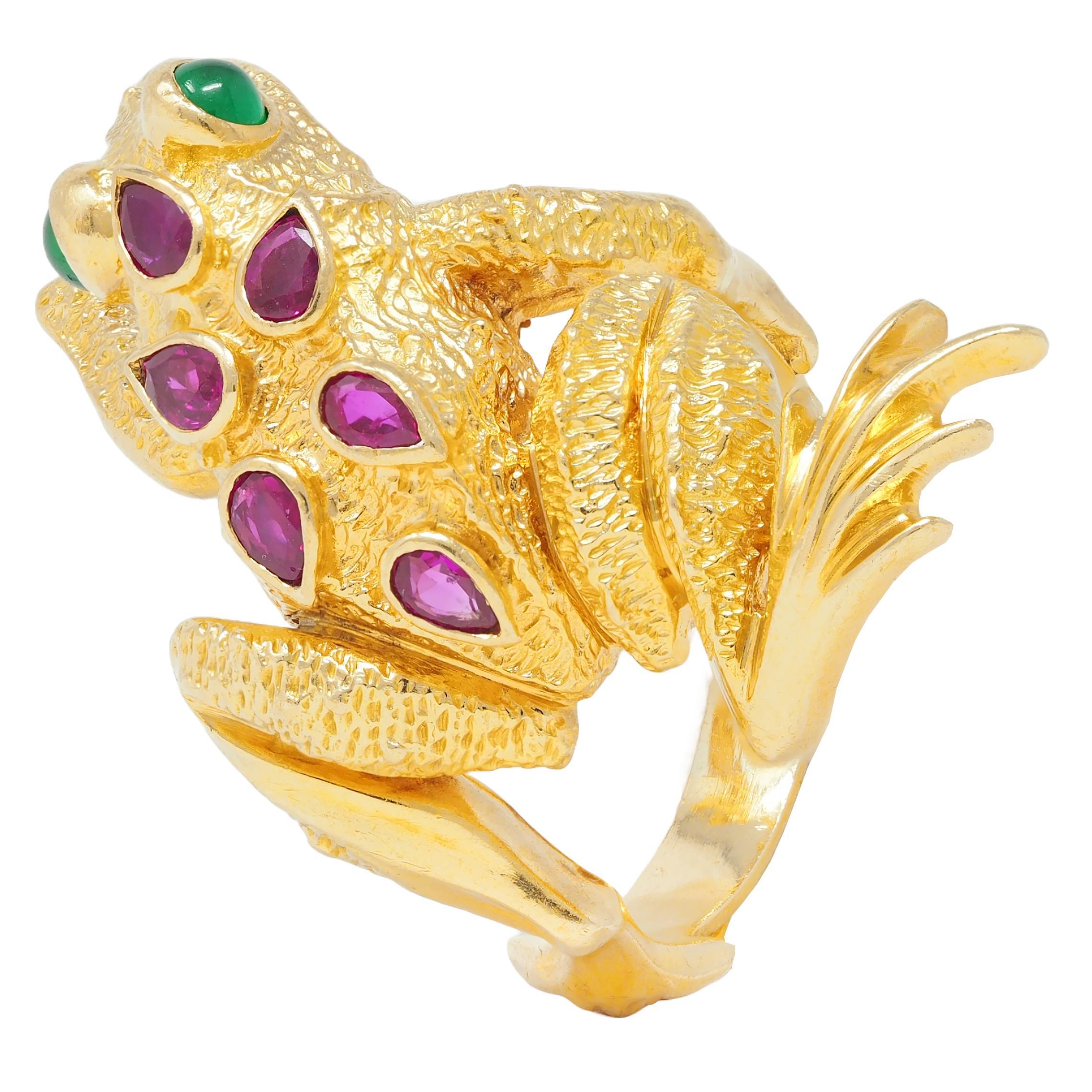 1969 Kurt Wayne 1.60 CTW Ruby Emerald 18 Karat Yellow Gold Vintage Frog Ring 4