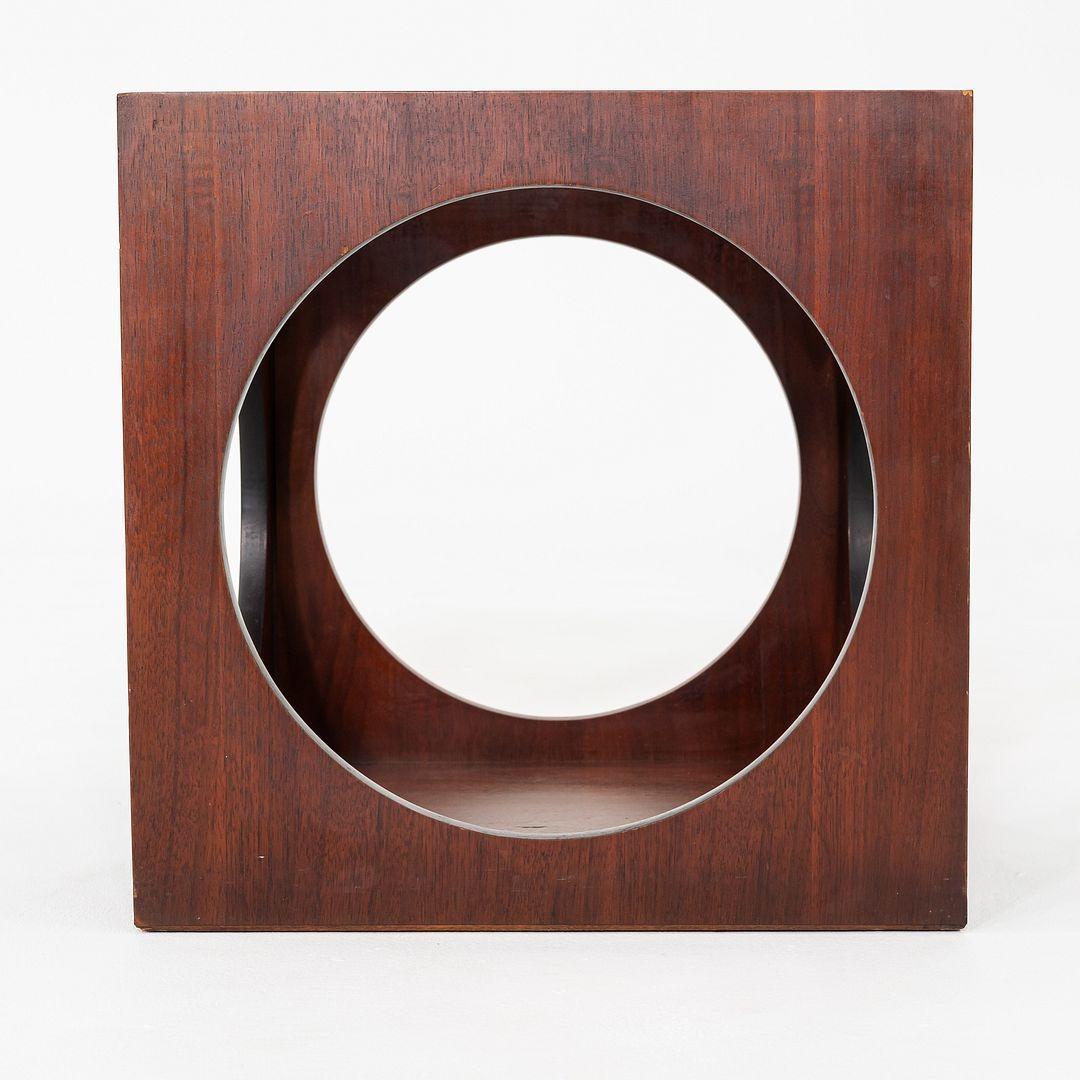 1969 Lane Table d'extrémité cubique en noyer avec motif de cercle et plateau en verre, Model 1121-95 en vente 3