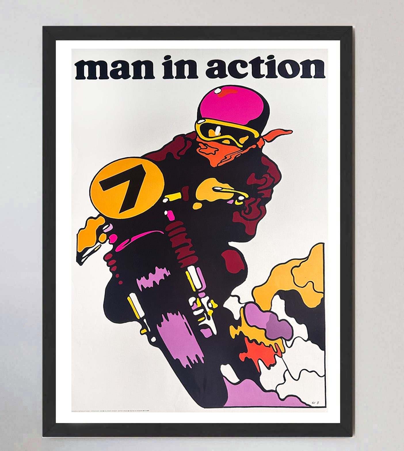 Metà XX secolo 1969 Uomo in azione - Moto - Swierzy Poster originale d'epoca in vendita