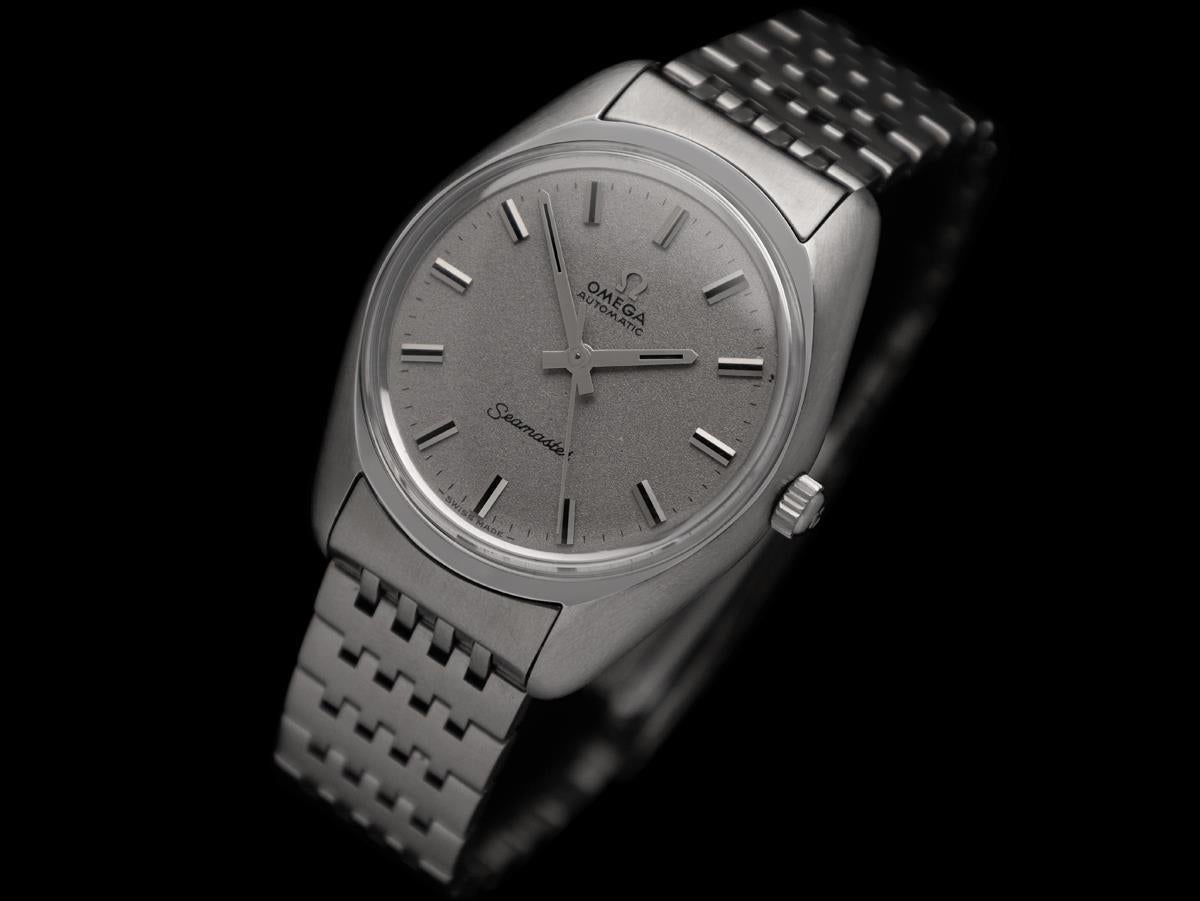 1969 Omega Seamaster Mens Vintage Watch with Automatic Cal. 552 Movement - SS In Excellent Condition For Sale In Suwanee, GA