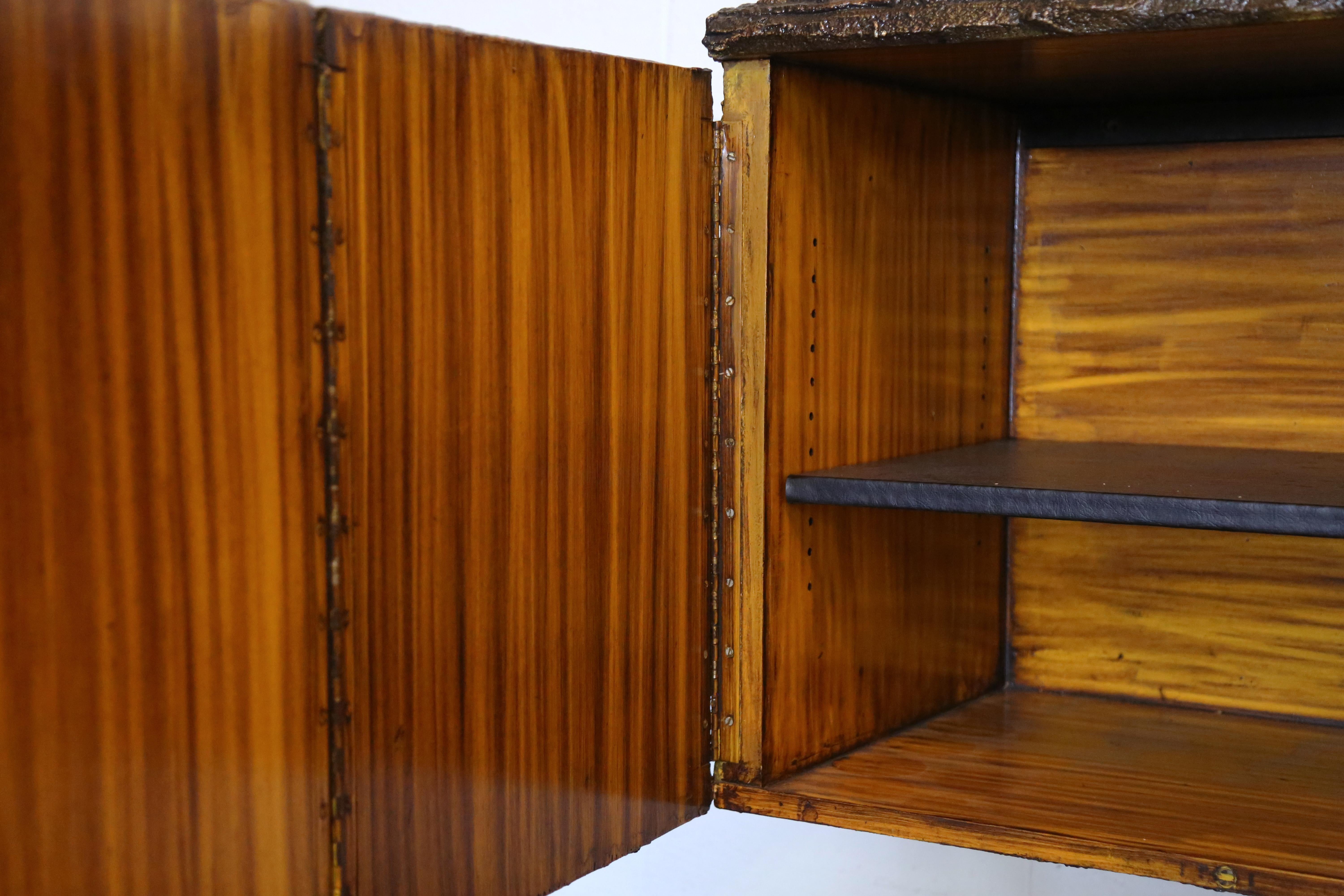 Schwebender Schrank von Paul Evans für Directional „Goop“ aus Harz und Schiefer, 1969 (Moderne der Mitte des Jahrhunderts)