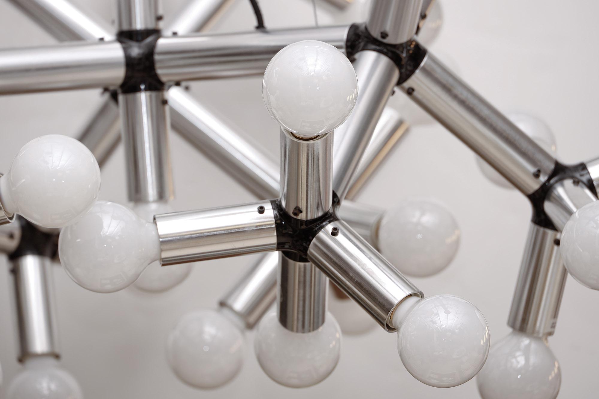 20ième siècle Lampe à suspension atomique en aluminium Robert Haussman 1969 « Deux disponibles » en vente