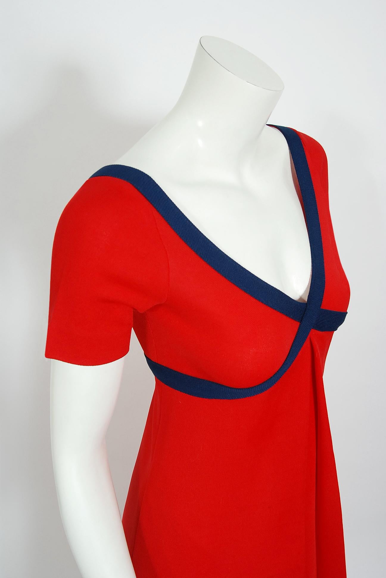 Rouge Rudi Gernreich - Robe longue vintage croisée en maille rouge empire et bleu marine, 1969 en vente