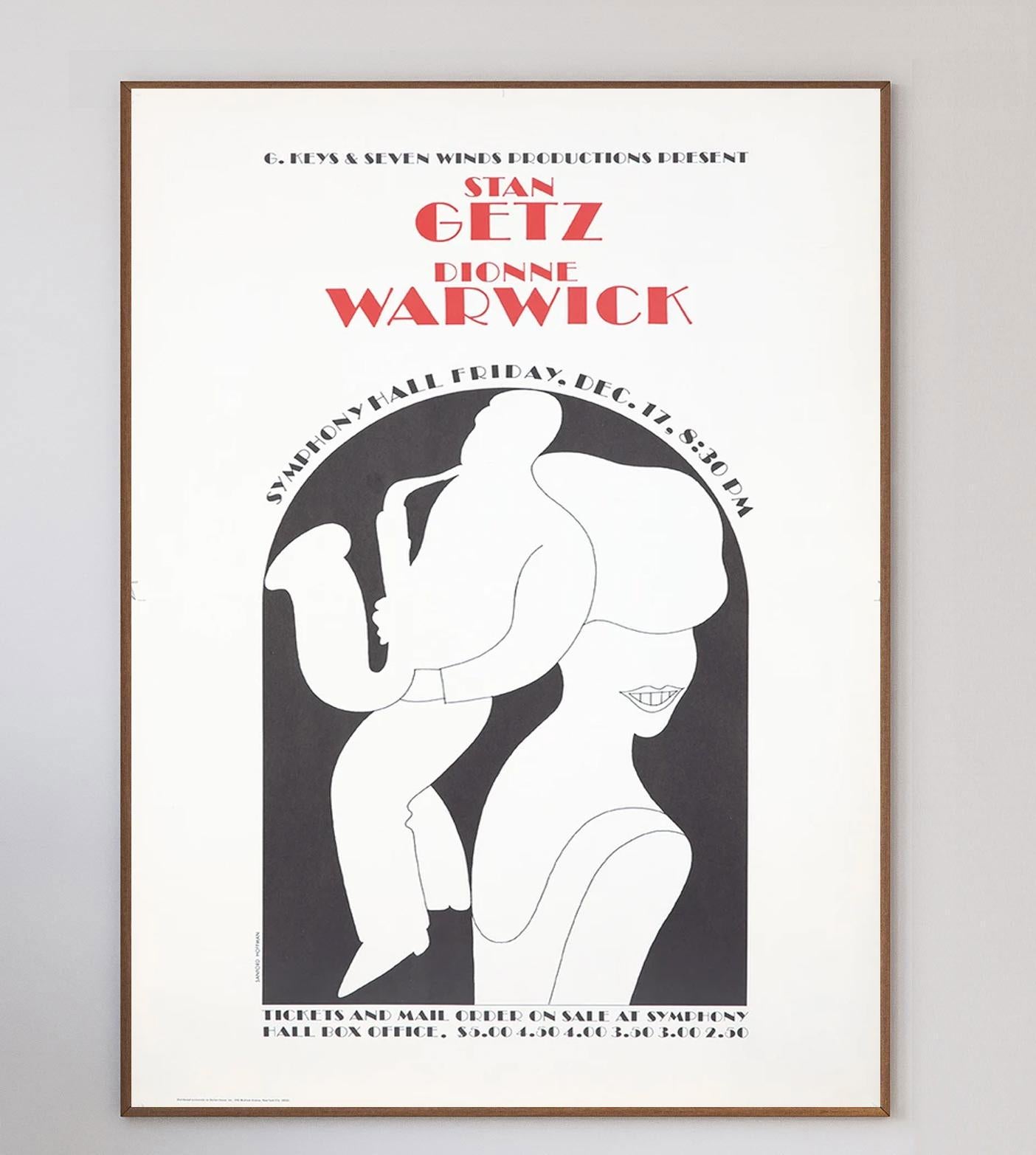 Dieses atemberaubende Plakat wurde von Sanford Hoffman für den legendären Auftritt des Jazz-Saxophonisten Stan Getz und der Sängerin Dionne Warwick 1969 in der New York Symphony Hall entworfen. Das Konzert war ein seltenes Zusammentreffen des